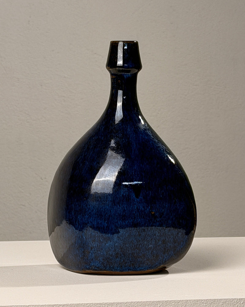 Ceramic vase by Atelier les Cyclades | The Oblist — dark blue glaze