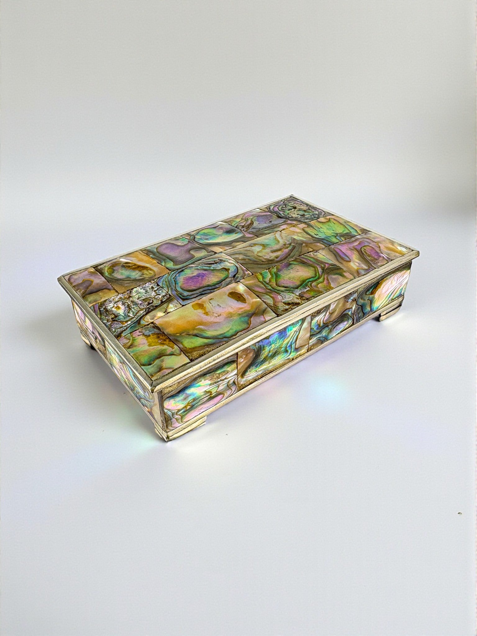 Abalone shell vanity box, Alpaca and wood, Mexico, Circa 1960's — detail view