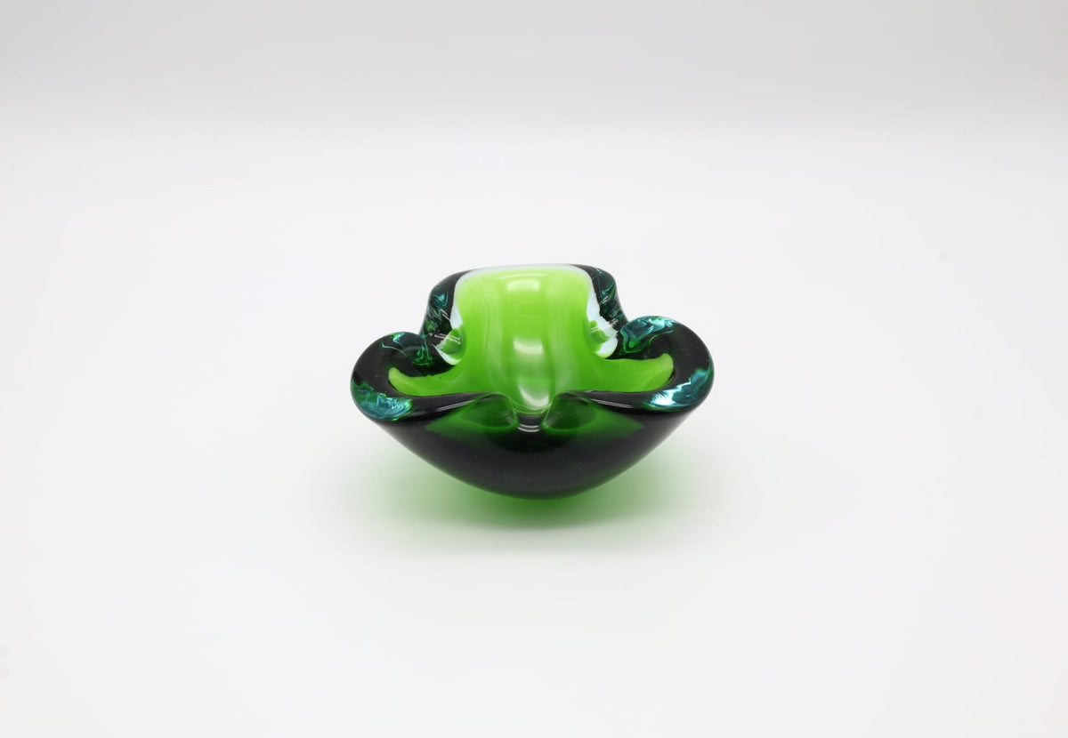 Mid-Century Murano Sommerso Glass Ashtray / Vide-Poche – Italy, 1960s — detail view