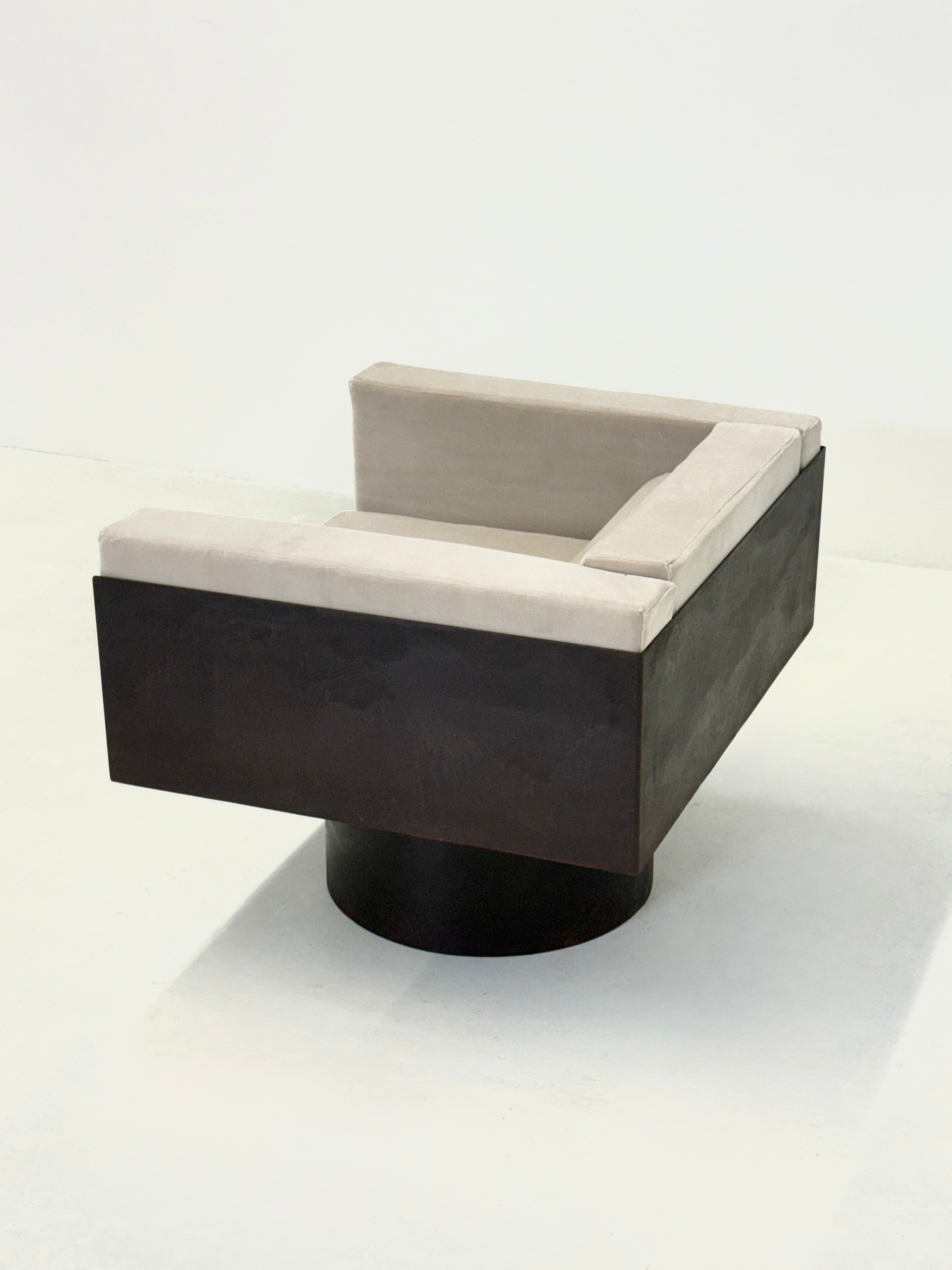 Sculptural Italian metal lounge chair — in context