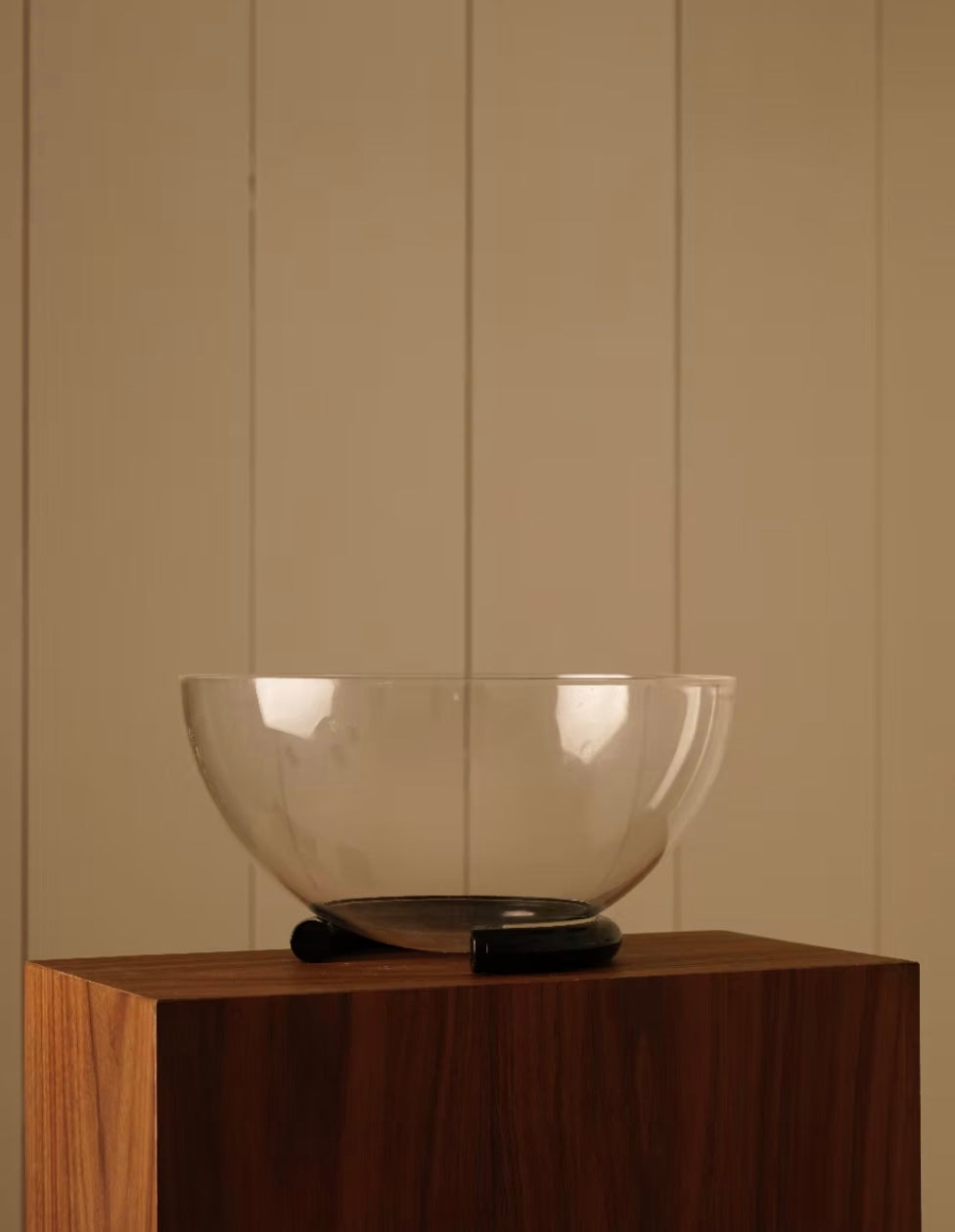 Guzzini ‘Chimera’ Plexiglass Bowl by Giugiaro, 1989 — side angle