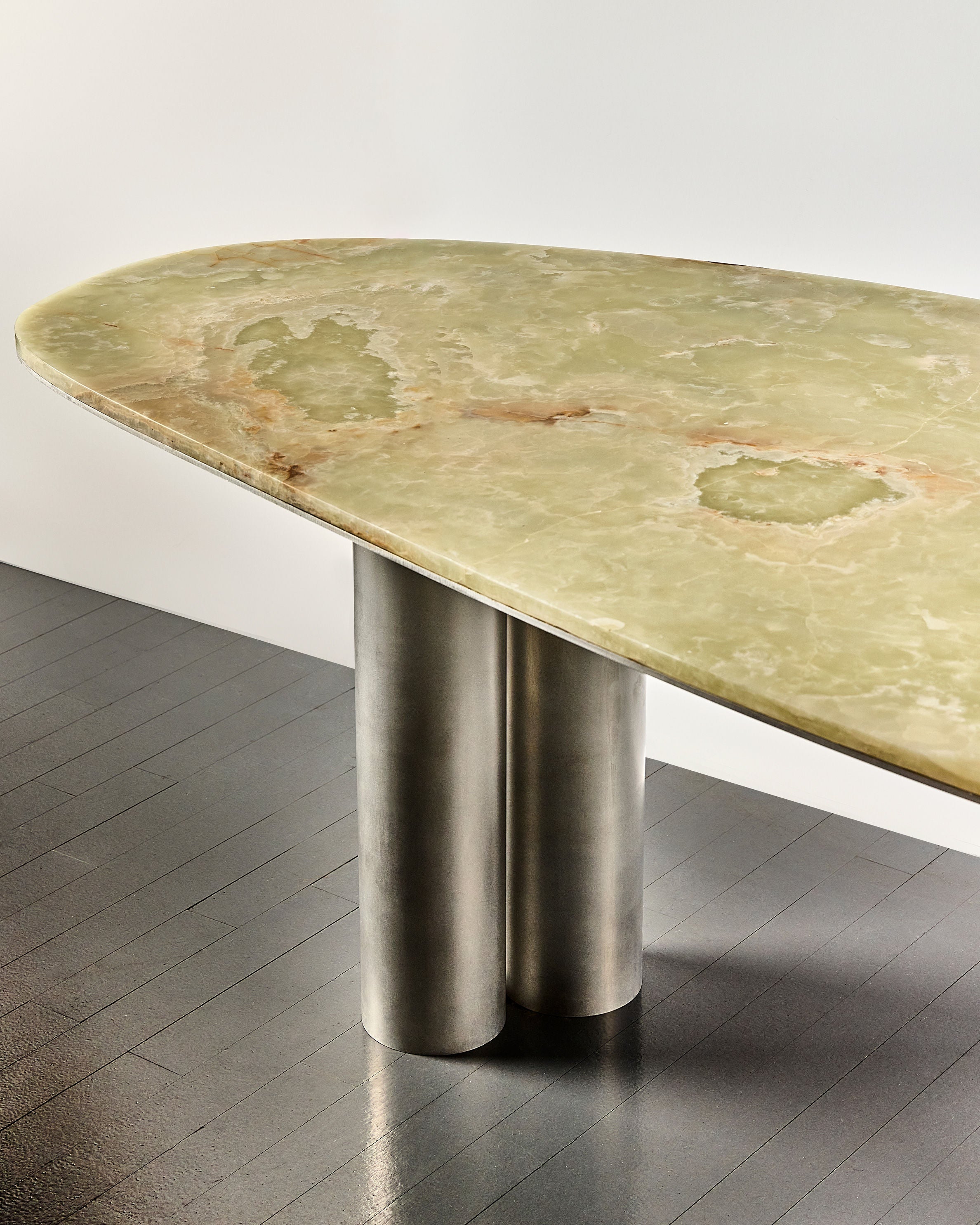 Oni Desk in Green Onyx — lifestyle setting