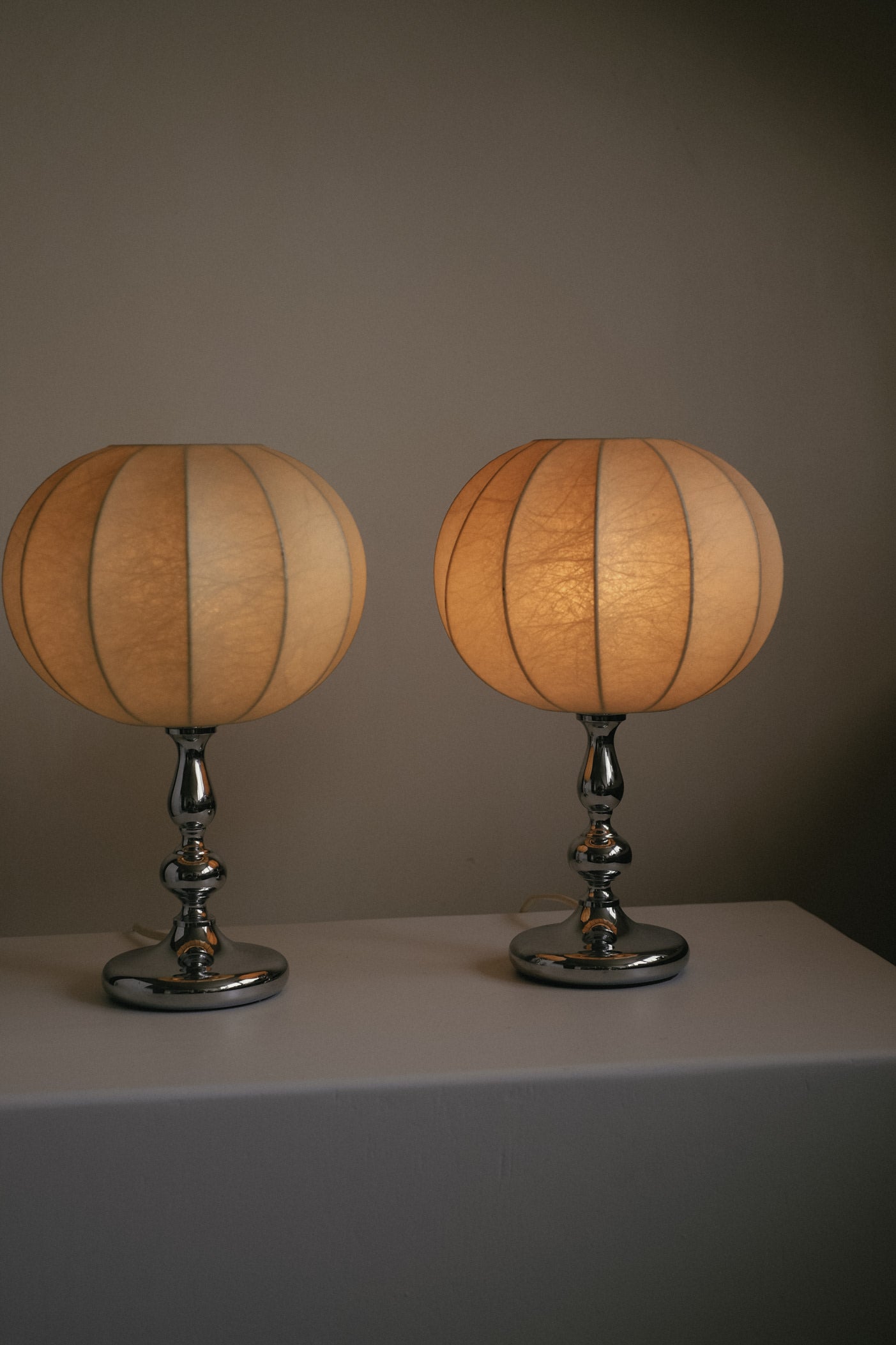 Rare Vintage Mid-Century Modern Cocoon Table Lamps — close-up