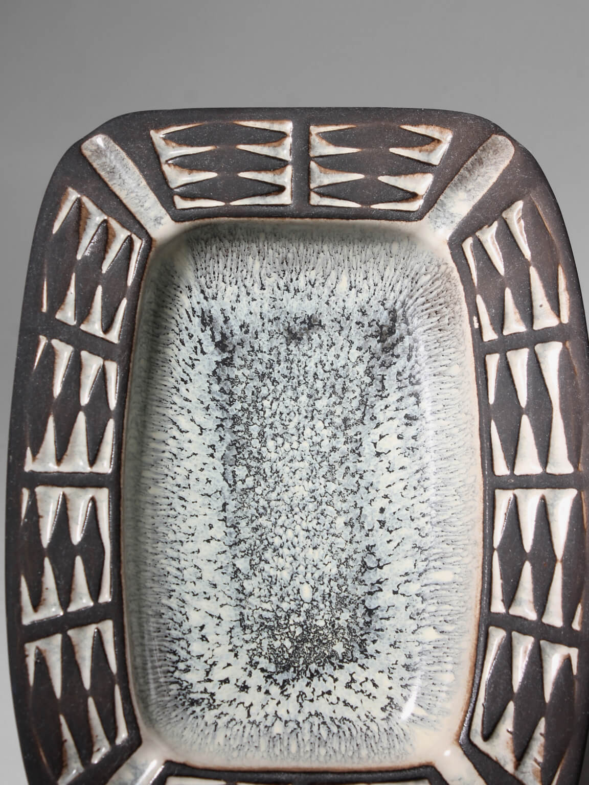 Henri Hertz Geometric Charcoal Bowl for Frank Keramik, Denmark, 1960s — detail view