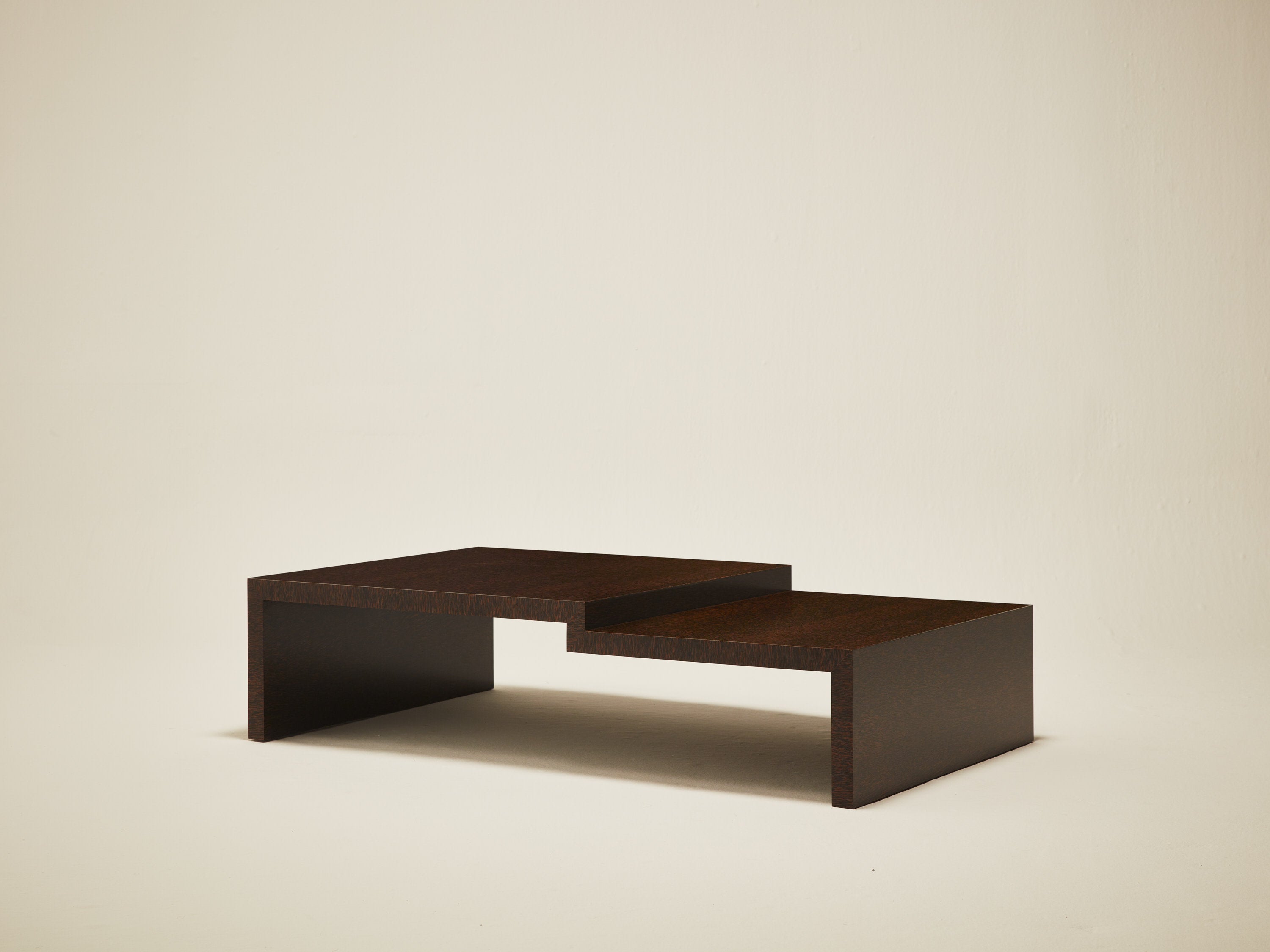 'Continuous' Coffee Table II Handcrafted in Wood Venner — detail view