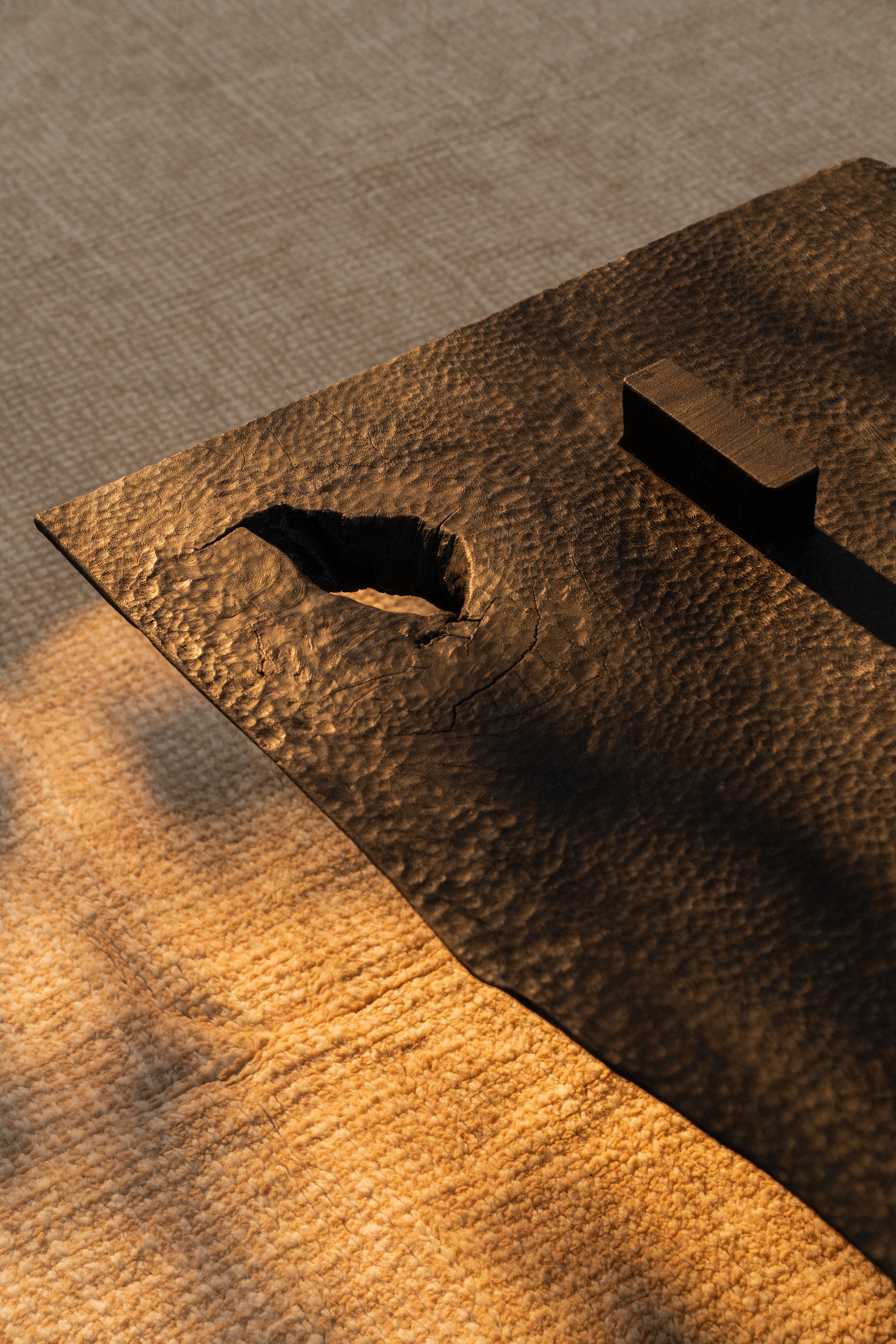 Massif Table — detail view