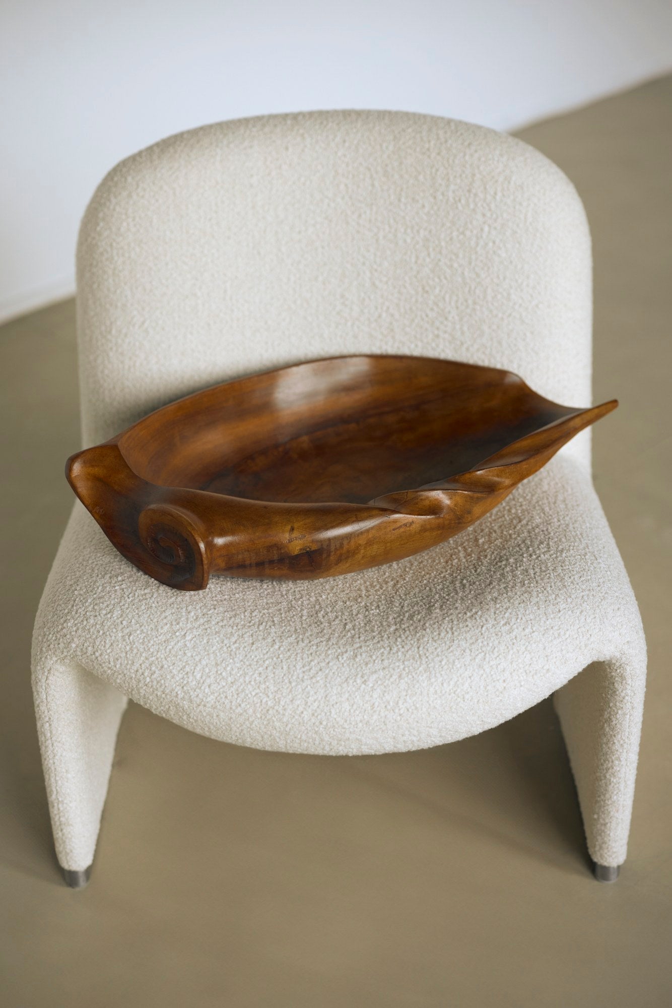 Vintage Shell Dish in Wood - Large Carved Collection — close-up