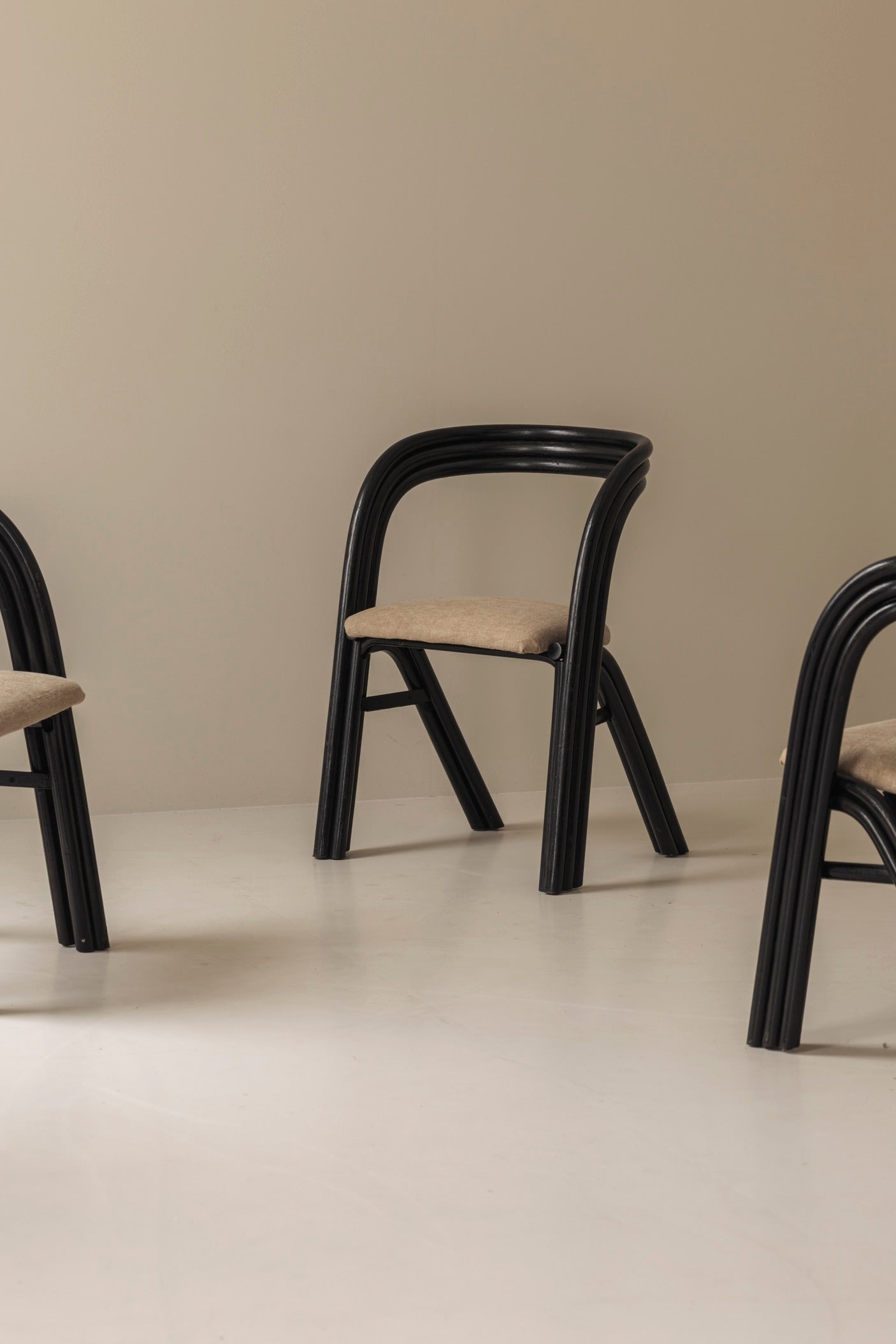 Set of four sculptural dining chairs by Axel Enthoven for Rohé Design, 1980s — close-up