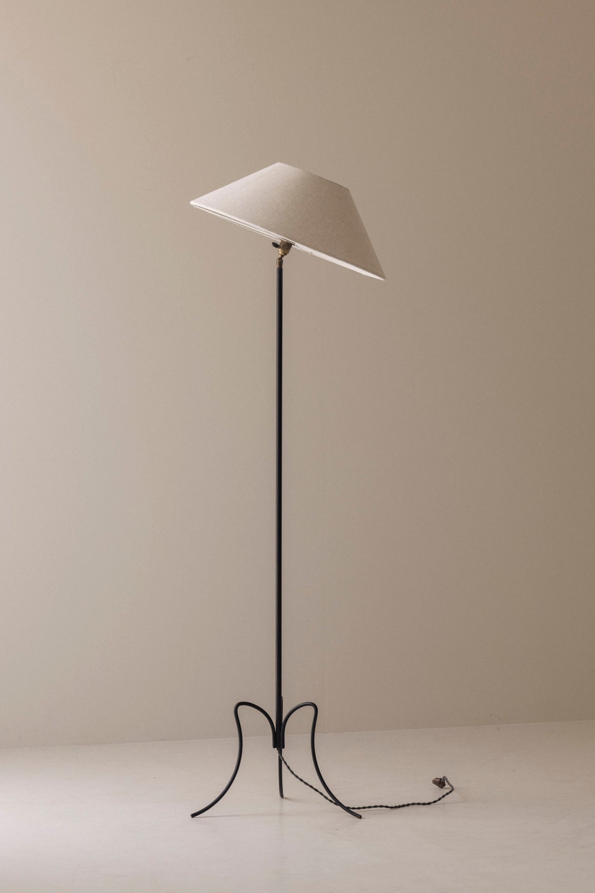 French Sculptural Adjustable Tripod Floor Lamp, 1950s — view 9