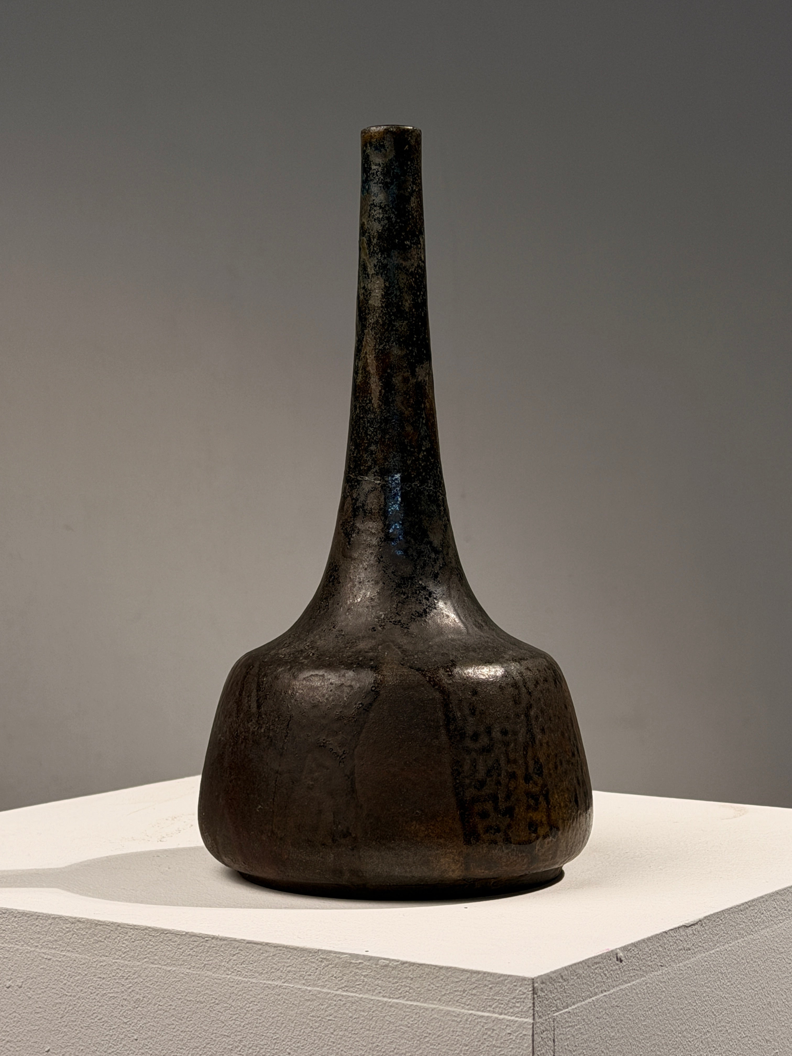 Art Deco stoneware vase by Charles Gréber, circa 1930 — detail view