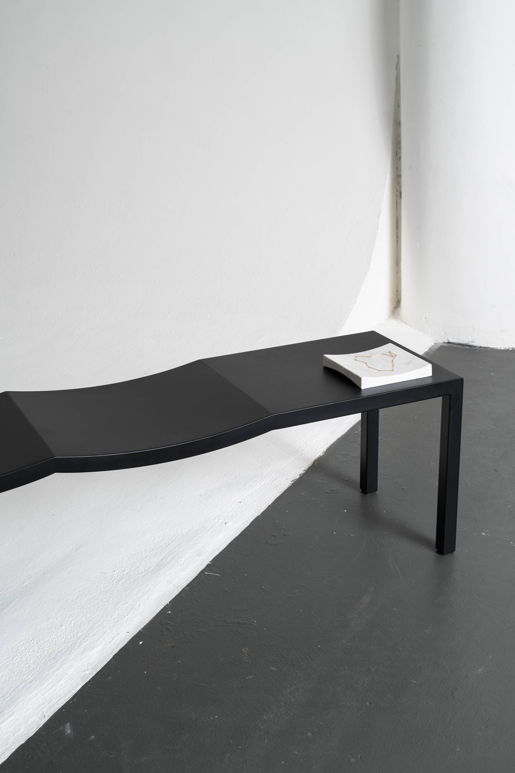 "Bis" bench — close-up