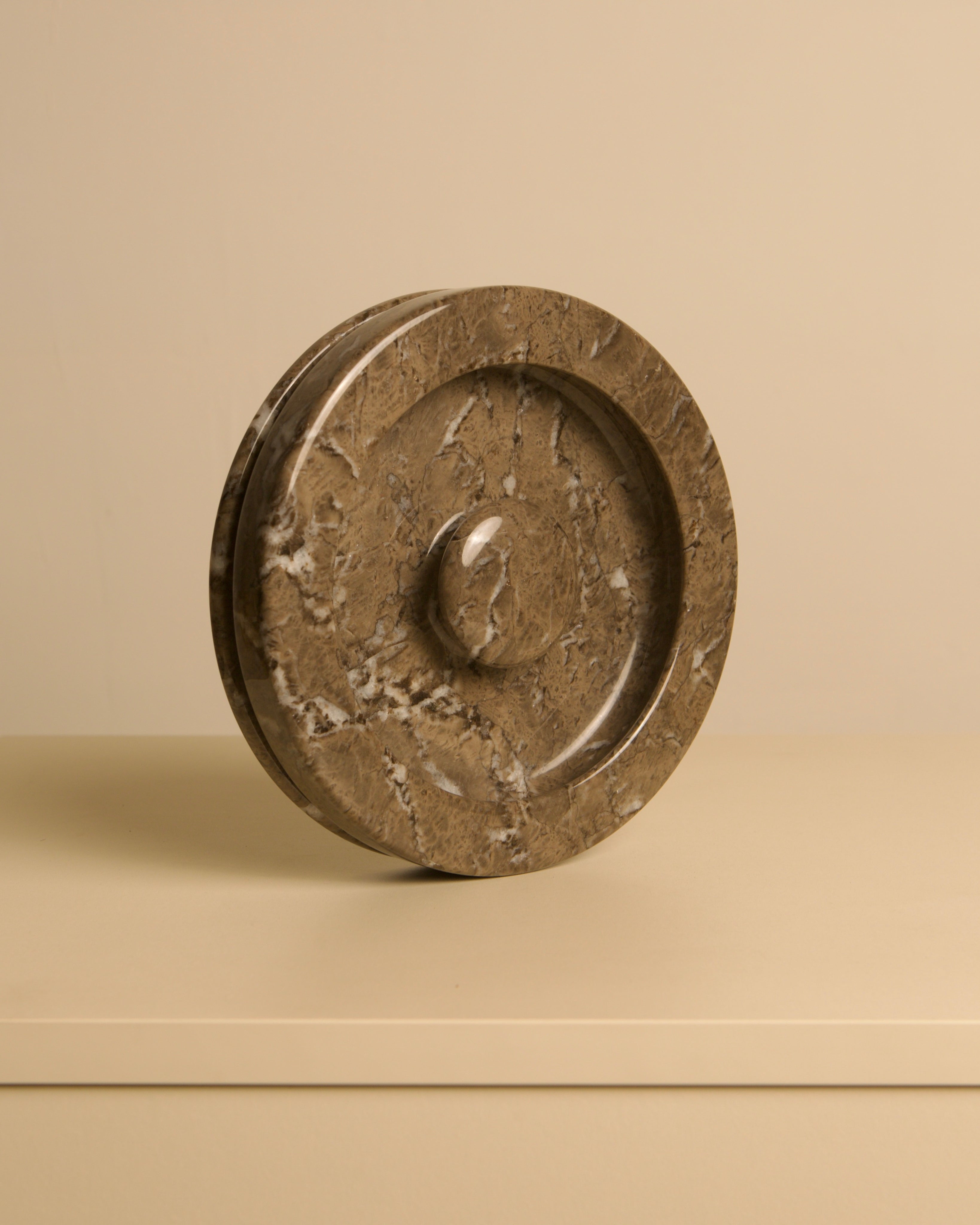 Angelo Mangiarotti for Knoll Grey Marble Ashtray No. 8532, 1960s — detail view