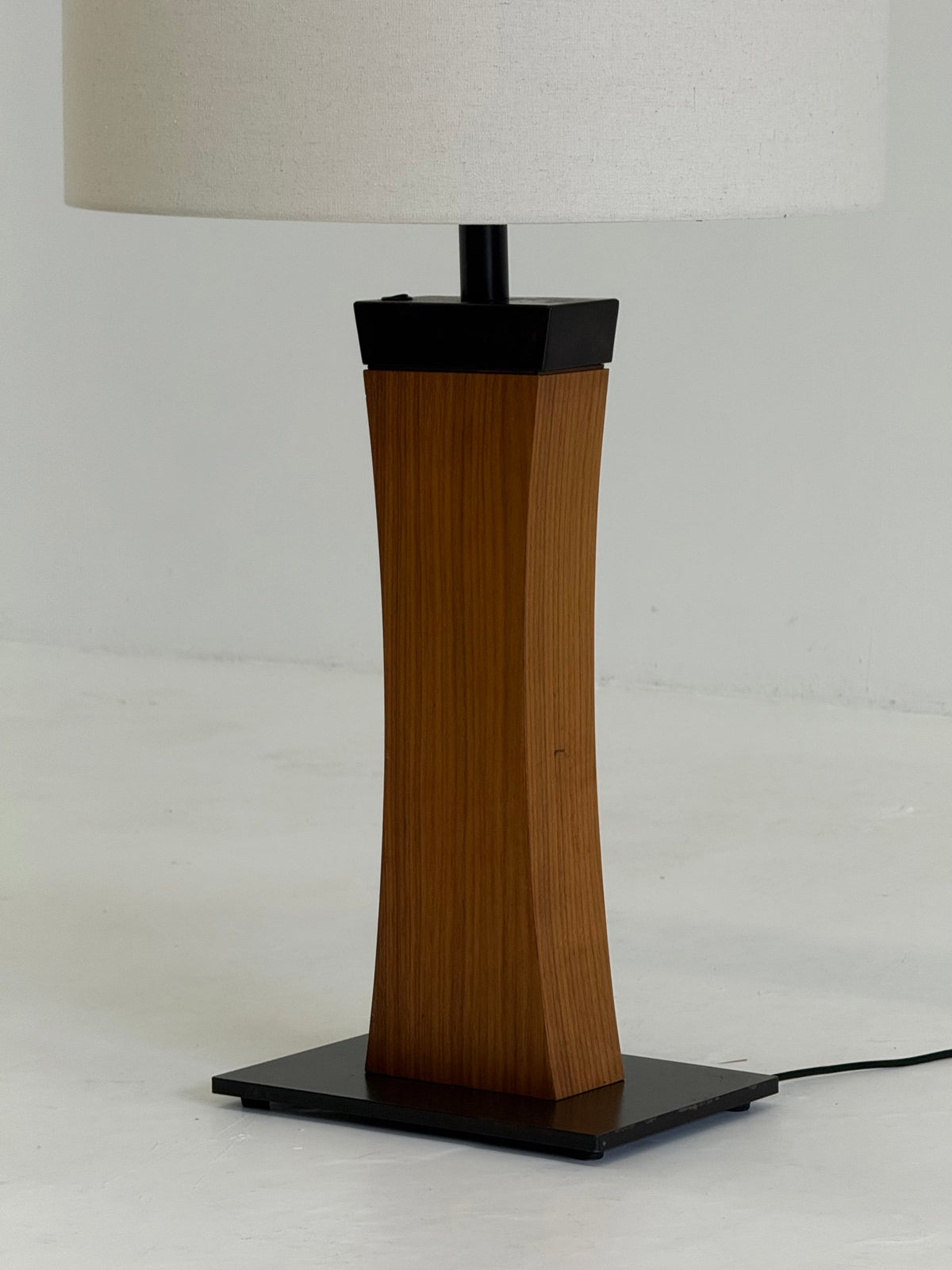 Italian Mid Century teak table lamp — view 13