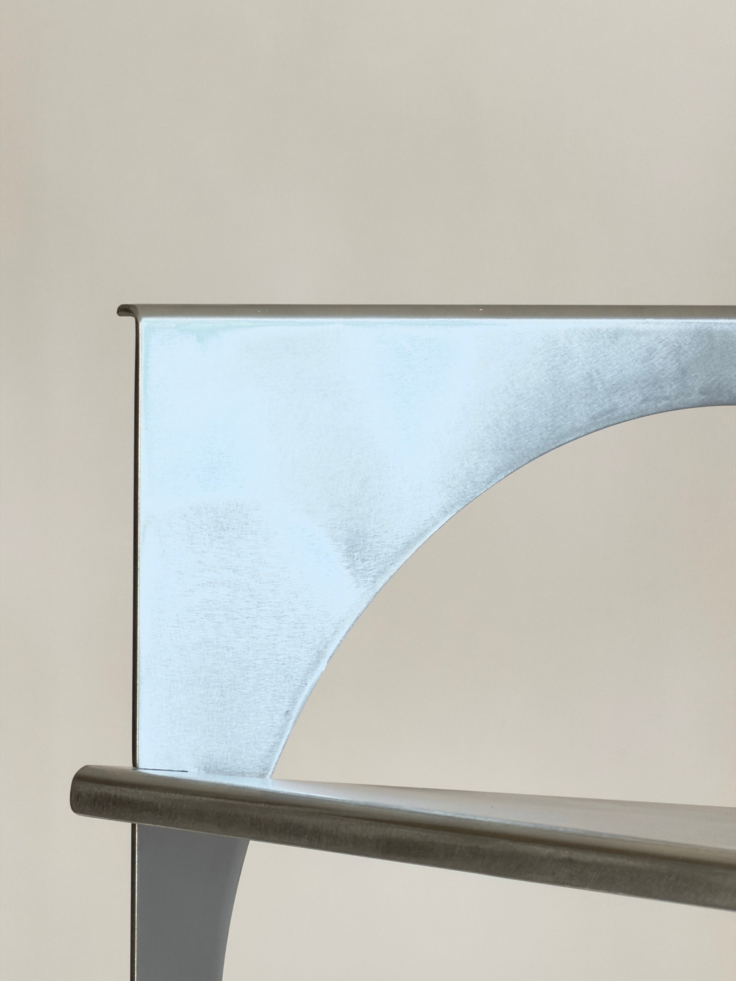 Sedia Tonda ALLU — side angle