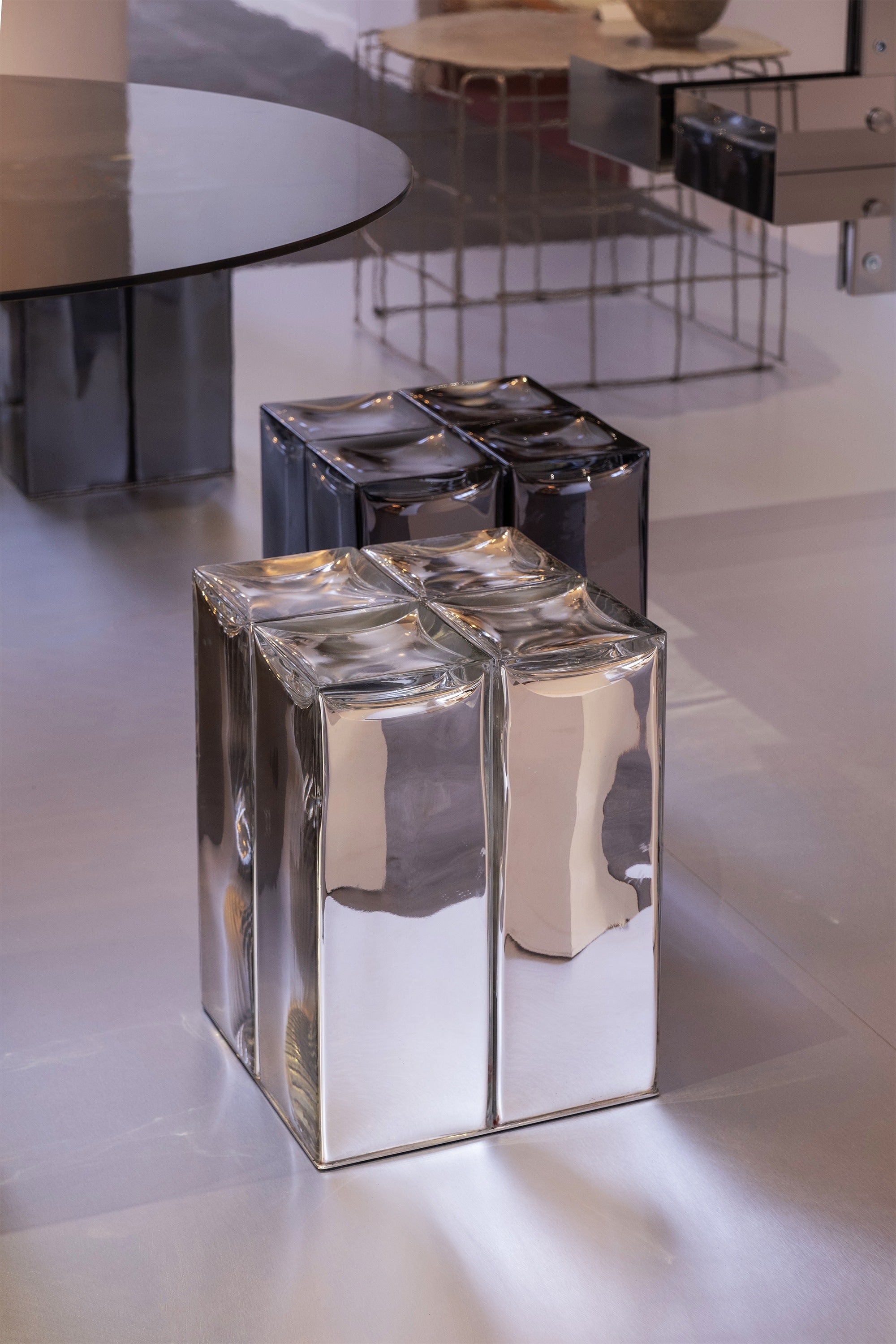 MONOLIT' Stool / Side Table — back view highlighting reflective metallic finish