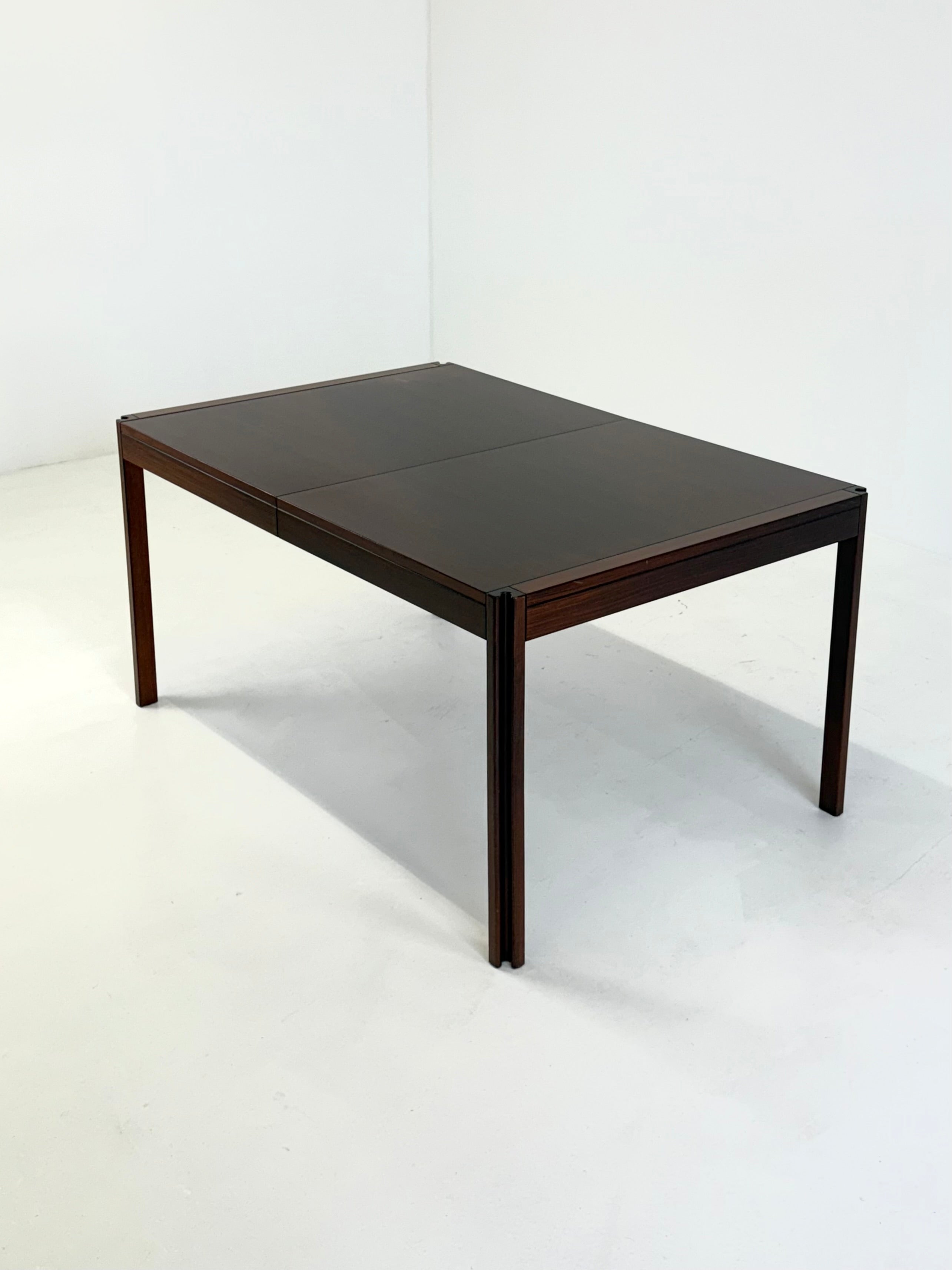 4D wooden vintage dining table by Angelo Mangiarotti for Molteni — side angle