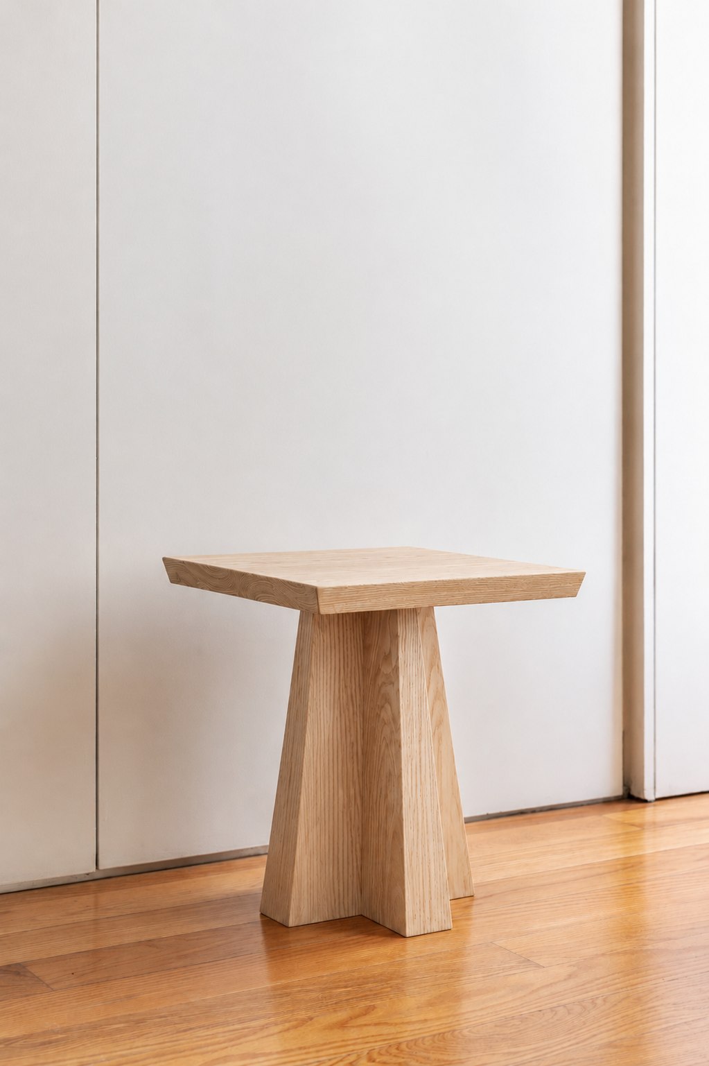 Side Table - Bündner SQR — close-up