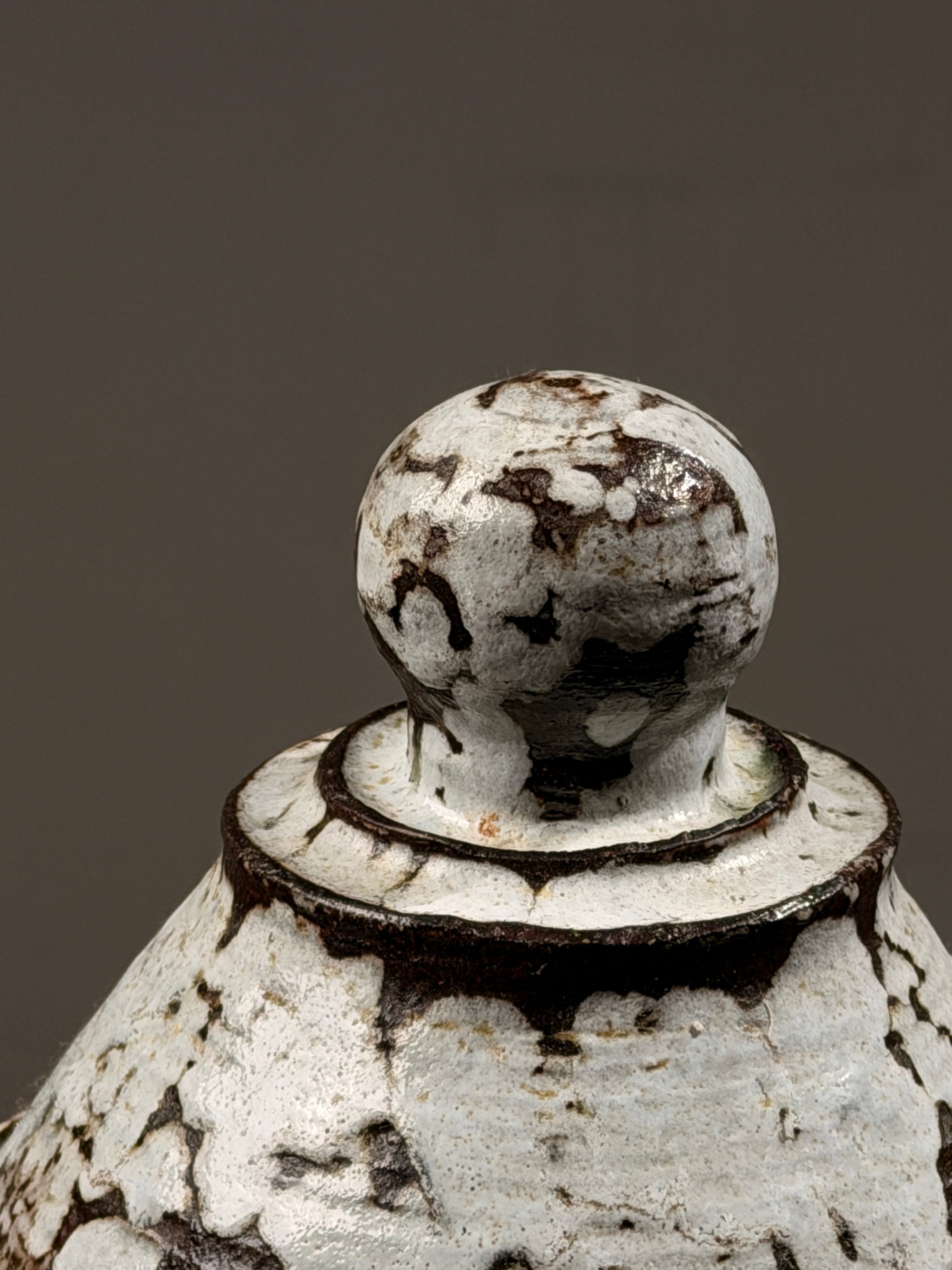 Large stoneware tureen by Cécile Dein, circa 1960 — detail view
