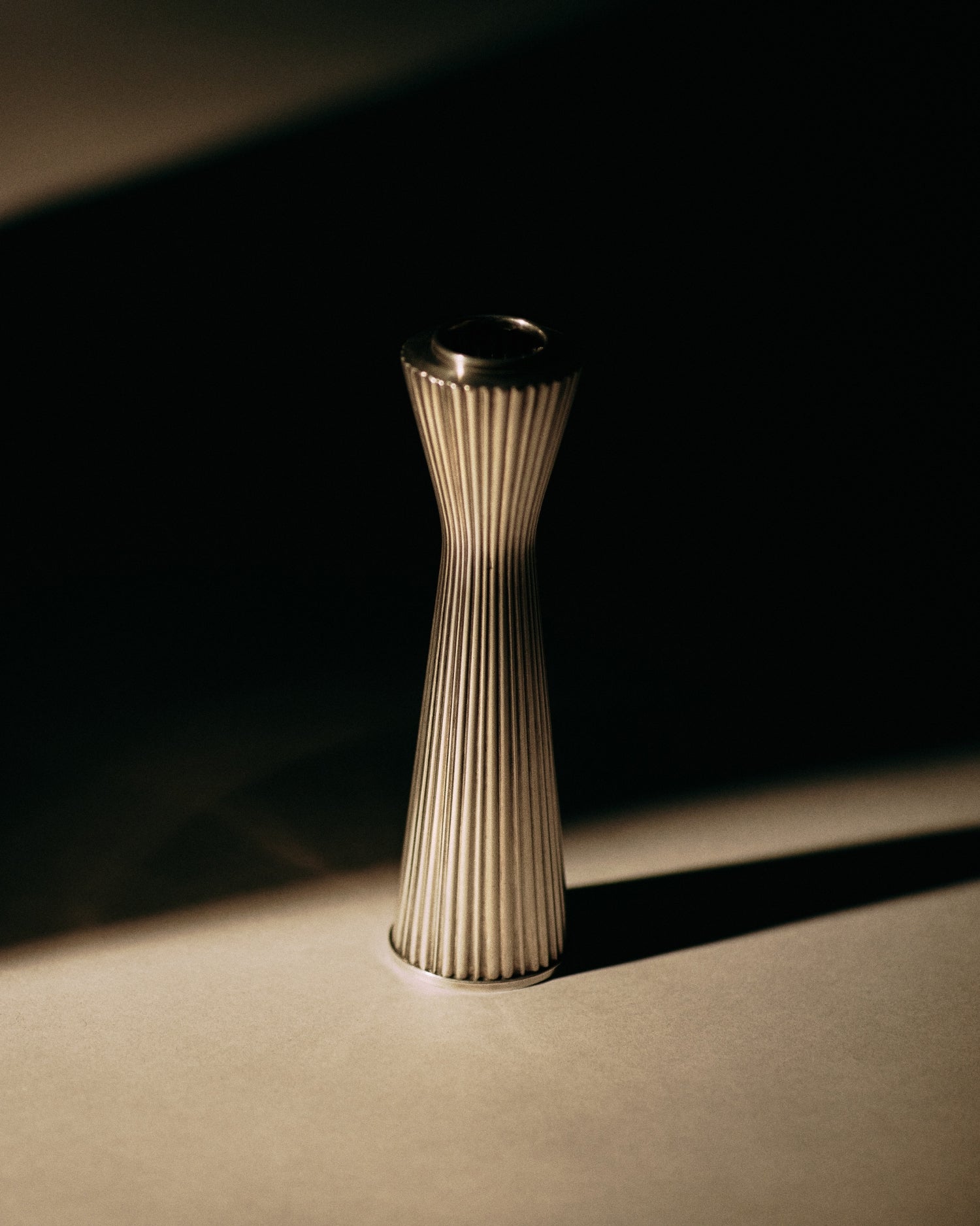Sterling silver vase by Matter Edit | The Oblist