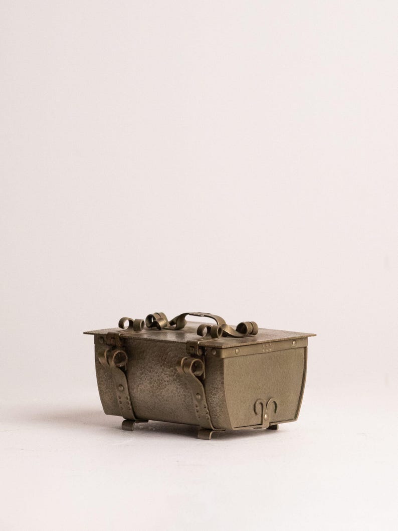 Arts and Crafts Hammered Metal Trunk Casket — Jugendstil Jewellery Box with Green Felt Interior — side angle