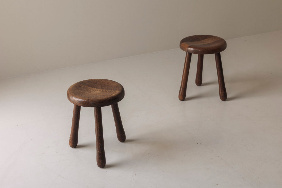 Set of Two Tripod Solid Elm Stools, France 1960s — detail view