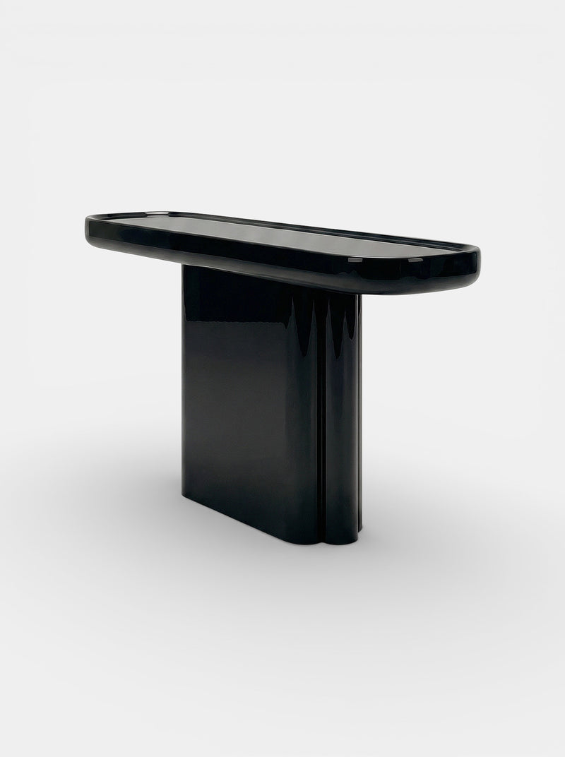 Ugo Black Lacquered Wood — detail view