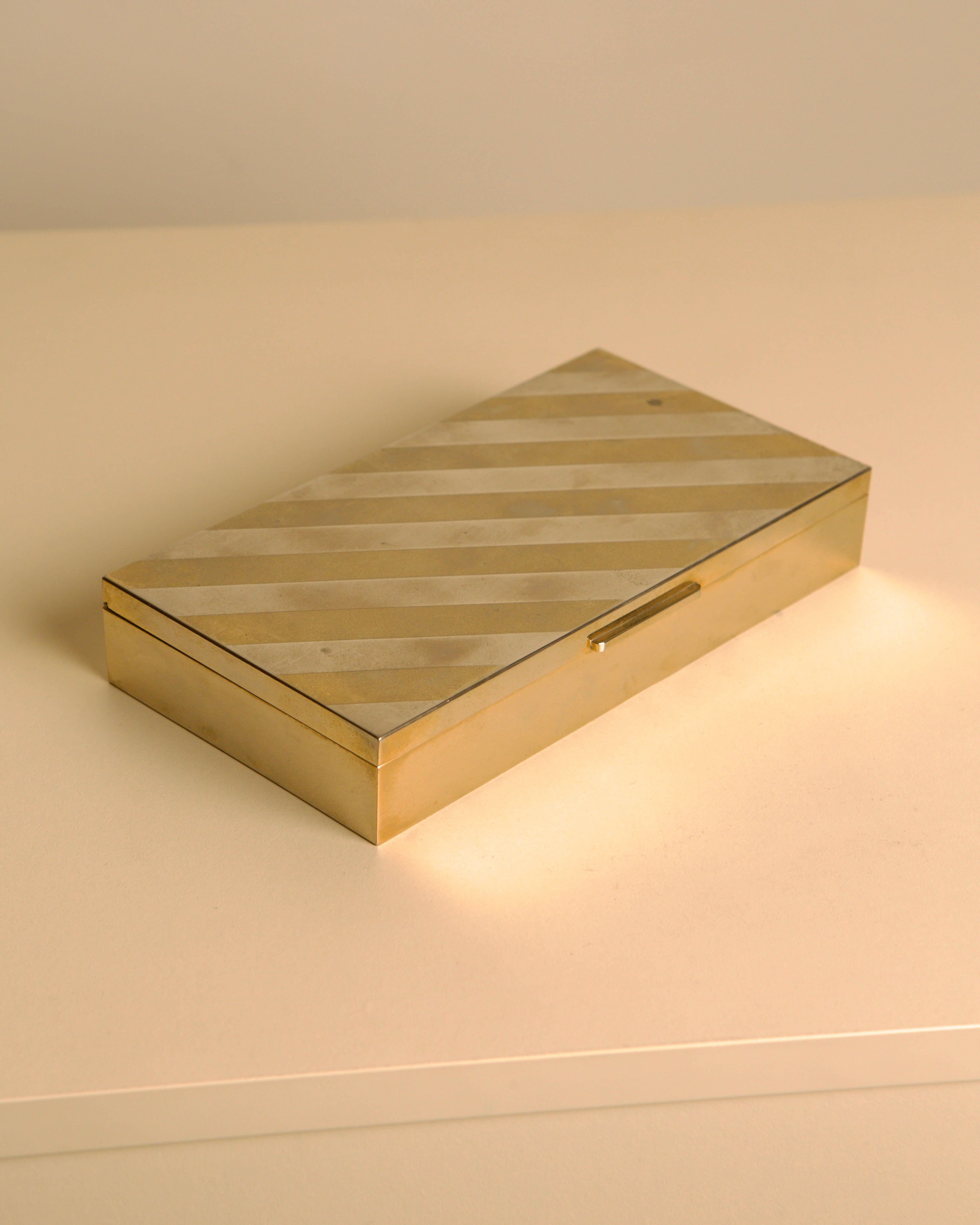 Italian box in gold and silver metal "Holywood Regency" 70s — alternate view