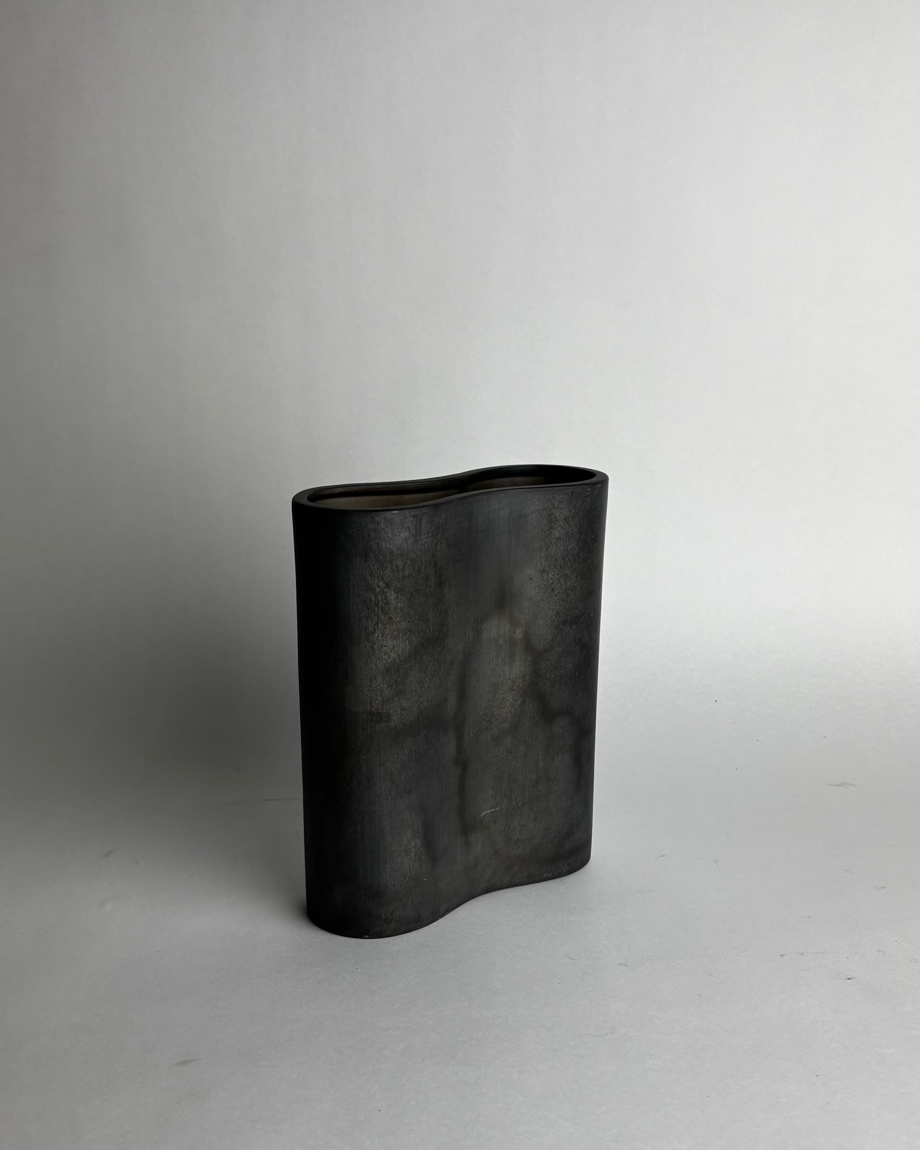 Ceramic vase by Keith Munro  by somewhere someplace shop | The Oblist