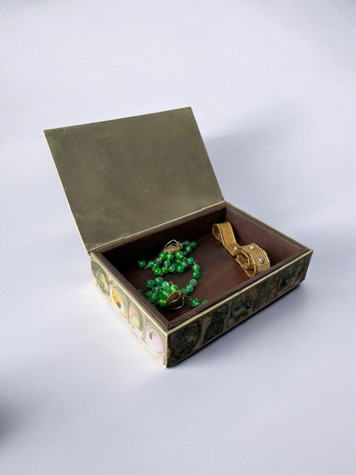 Abalone shell vanity box, Alpaca Mexico, 1970's — detail view