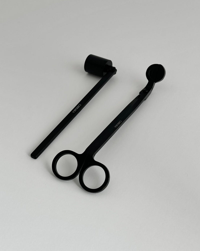 CARRARA' candle care set — close-up of black metal wick trimmer and snuffer