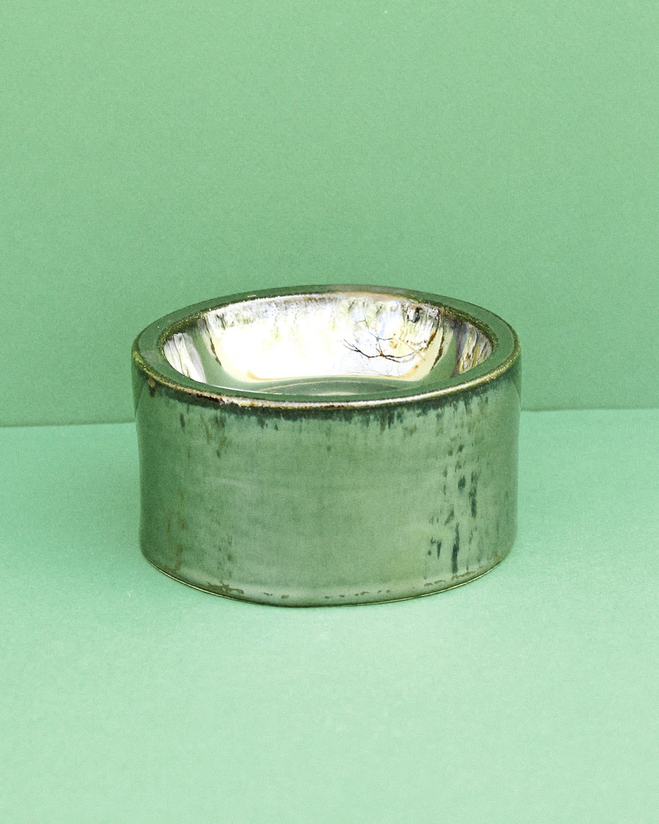 Valentín Bowl (Chrome) — side angle showing reflective chrome interior