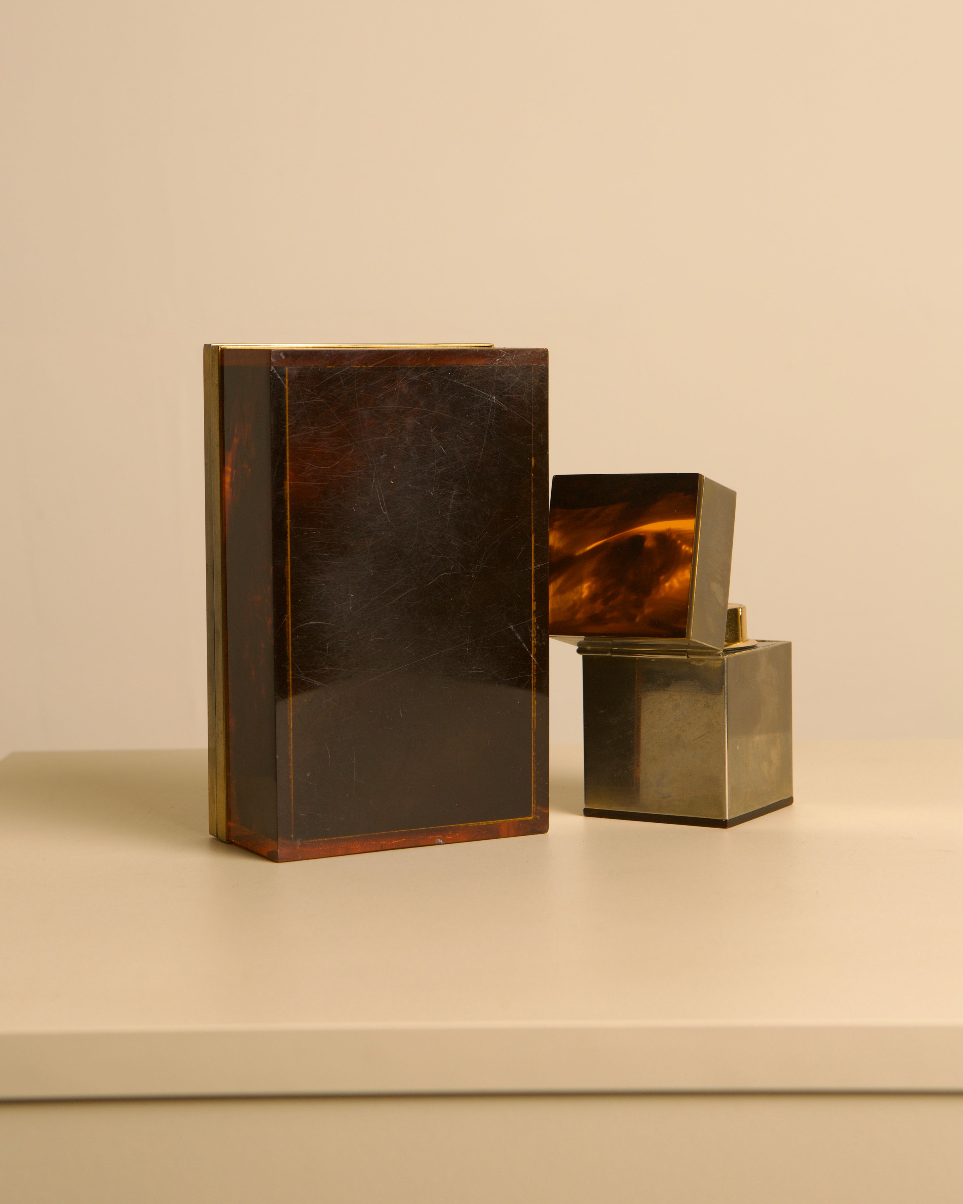 Italian Hollywood Regency box in faux tortoiseshell lacquer and brass with matching lighte — alternate view