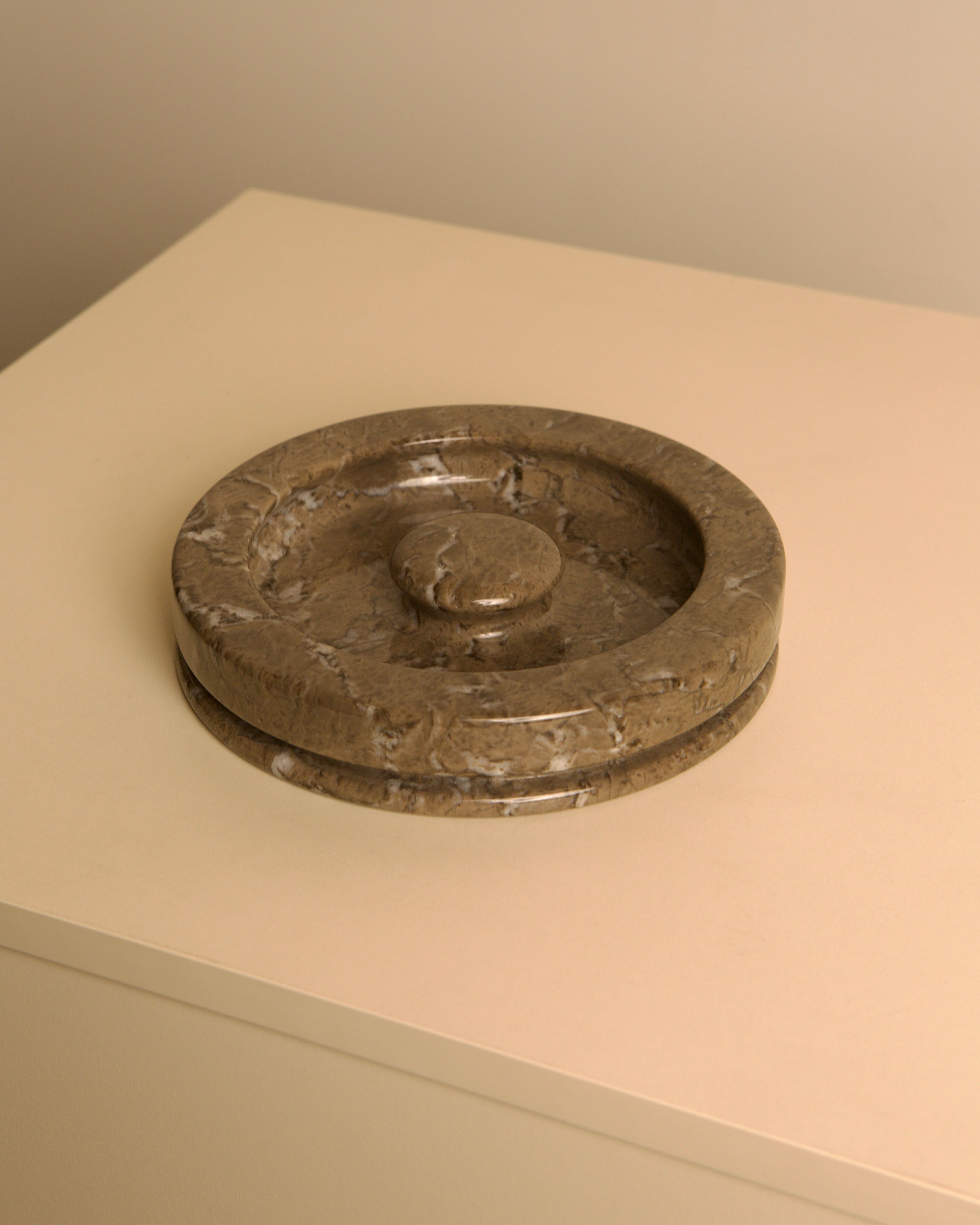 Angelo Mangiarotti for Knoll Grey Marble Ashtray No. 8532, 1960s — lifestyle setting