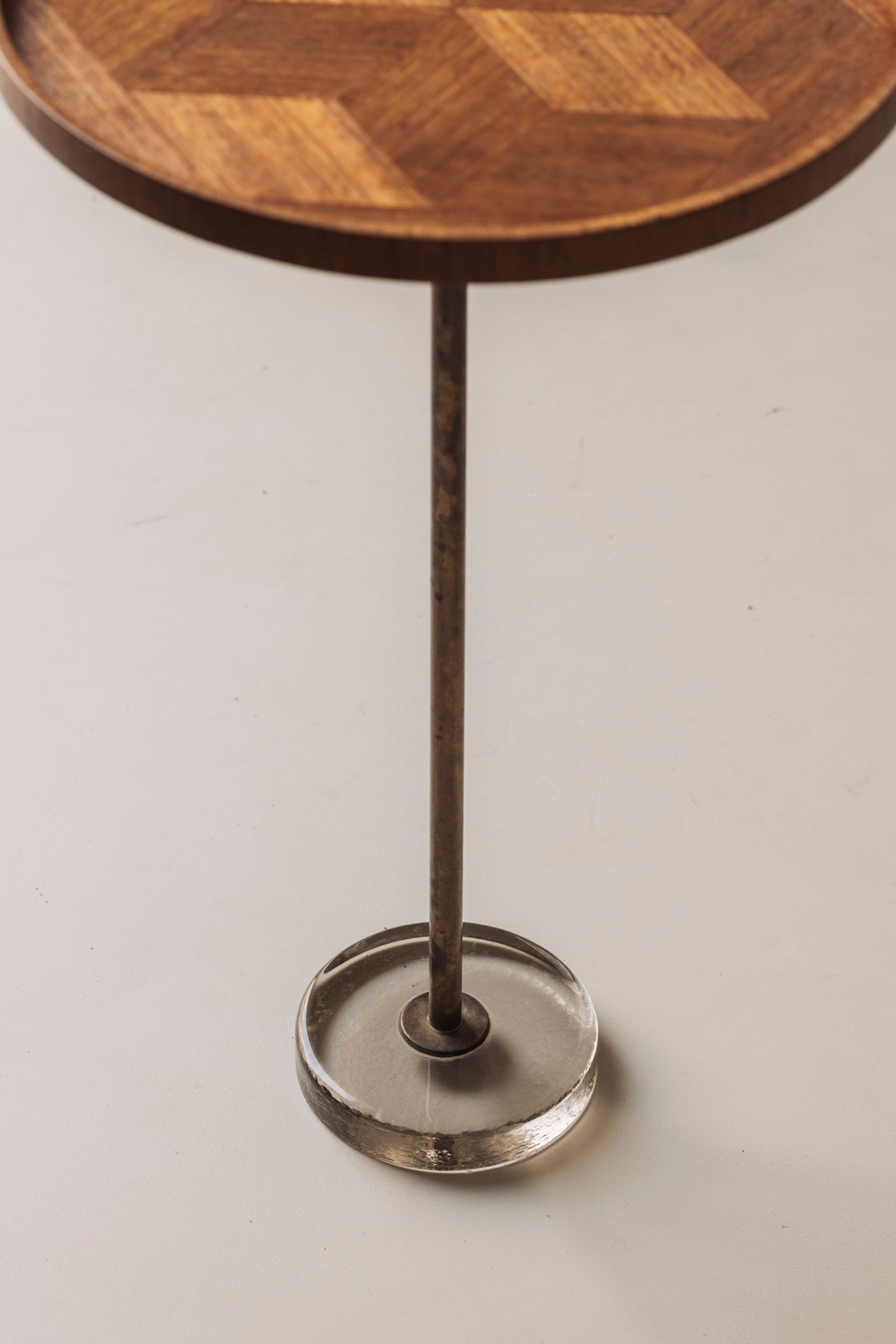 Exceptional Danish Side Table in Oak, Brass and Glass, Denmark 1960s — close-up