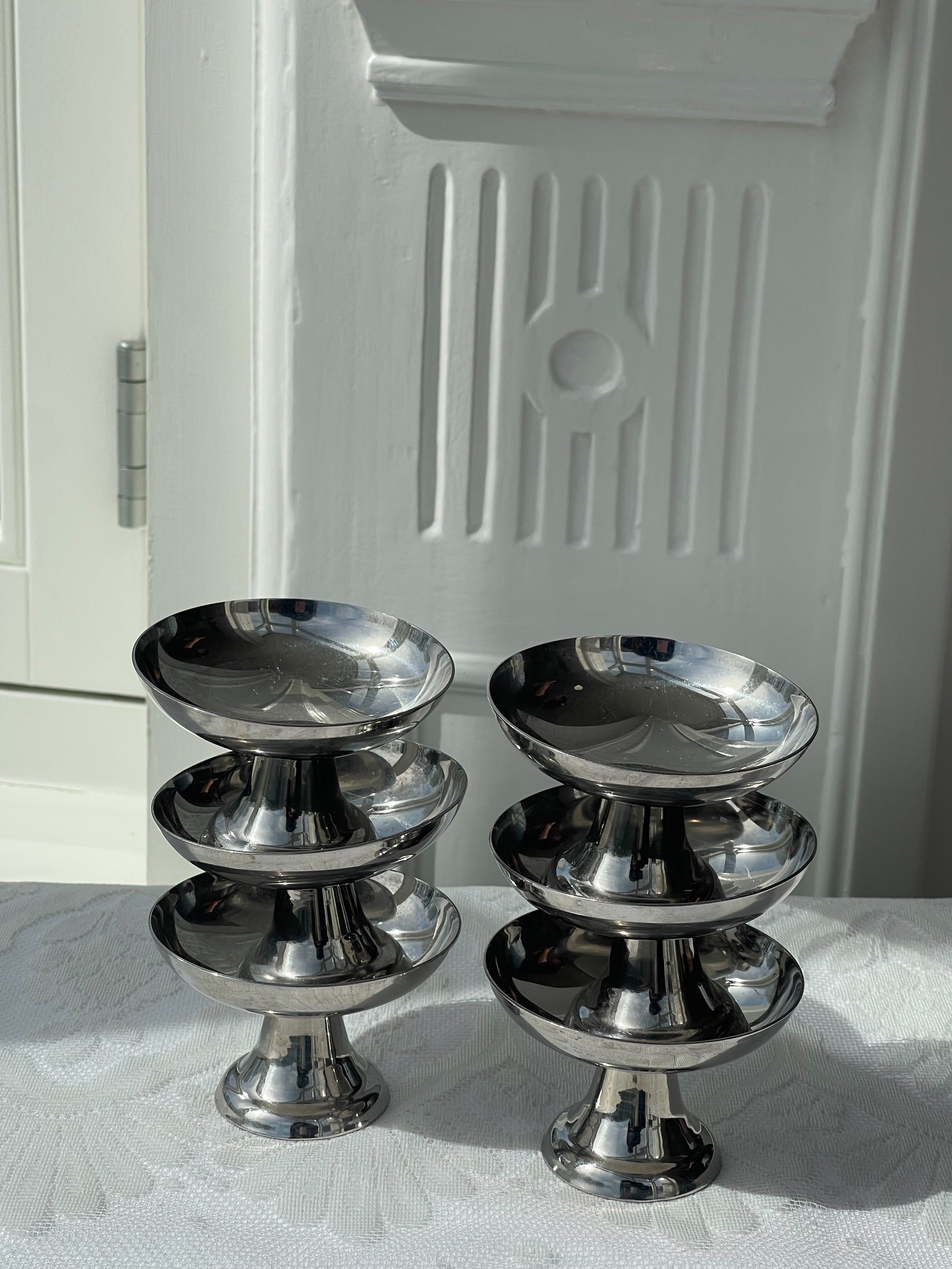 Stainless Steel Pedestal Coupes - Wide Bowl — alternate view