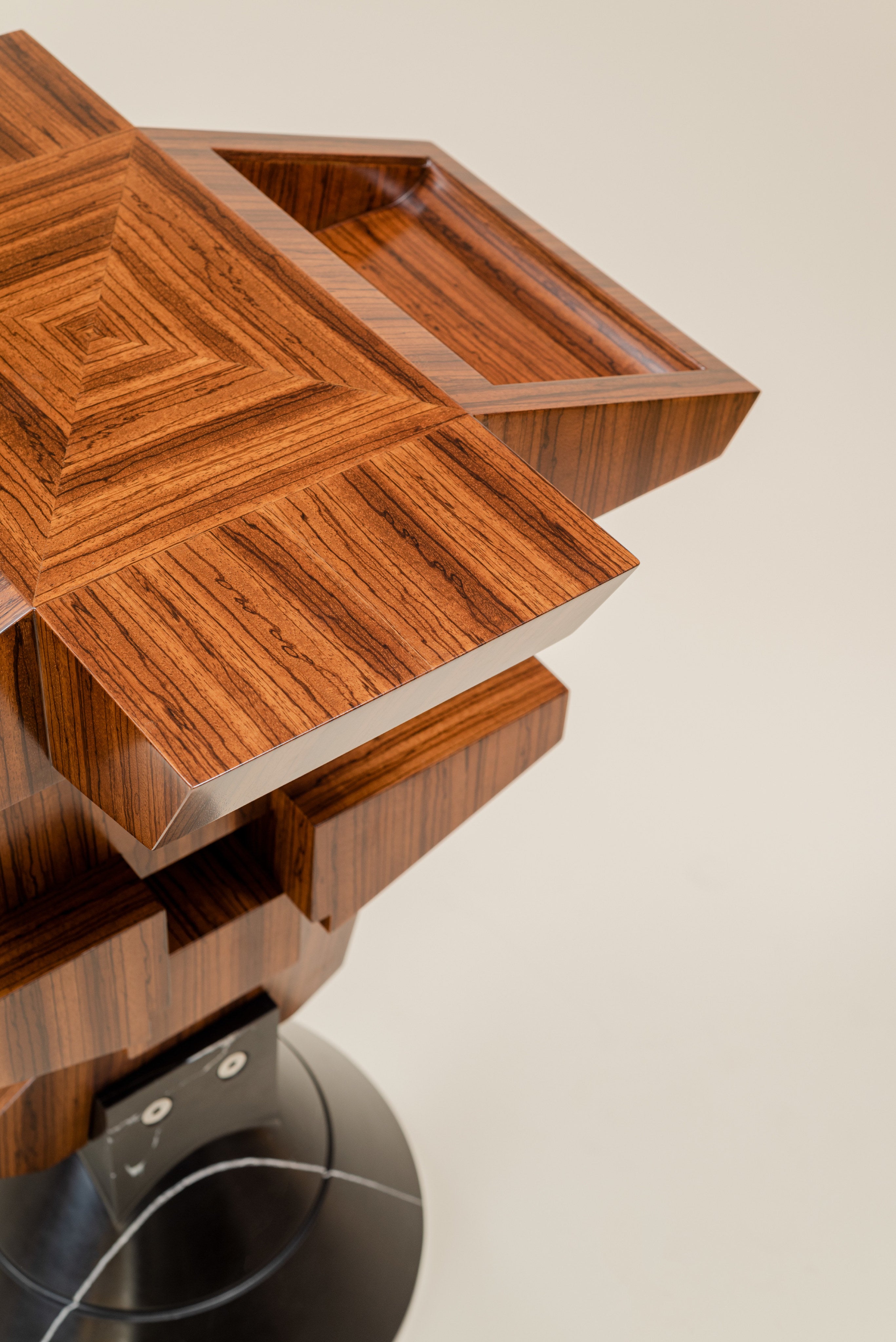 Pyramiss Pedestal Table — top view of layered wood texture