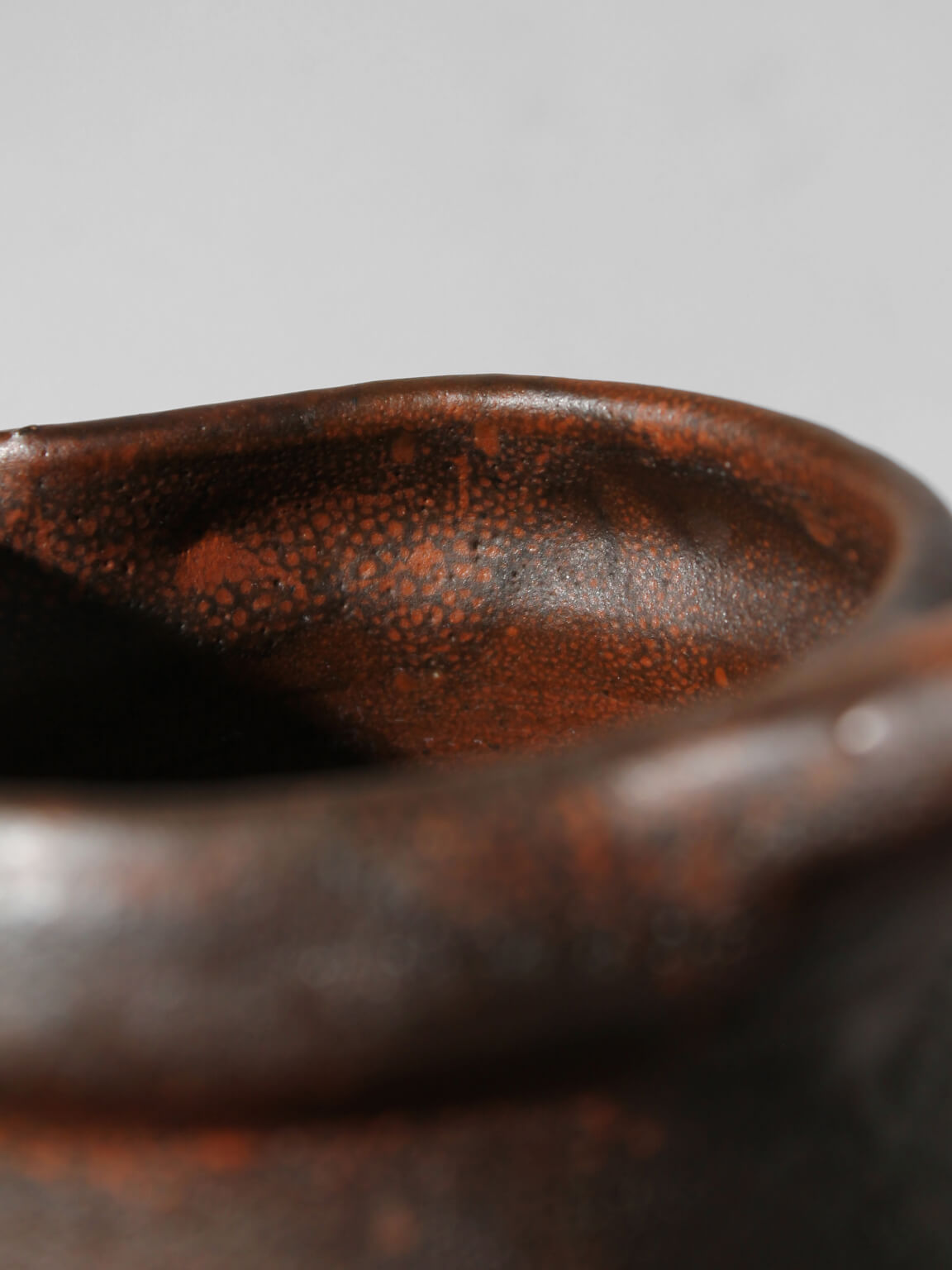 Hartwig Heyne Dark Brown Rustic Jug 1L — close-up of textured ceramic rim