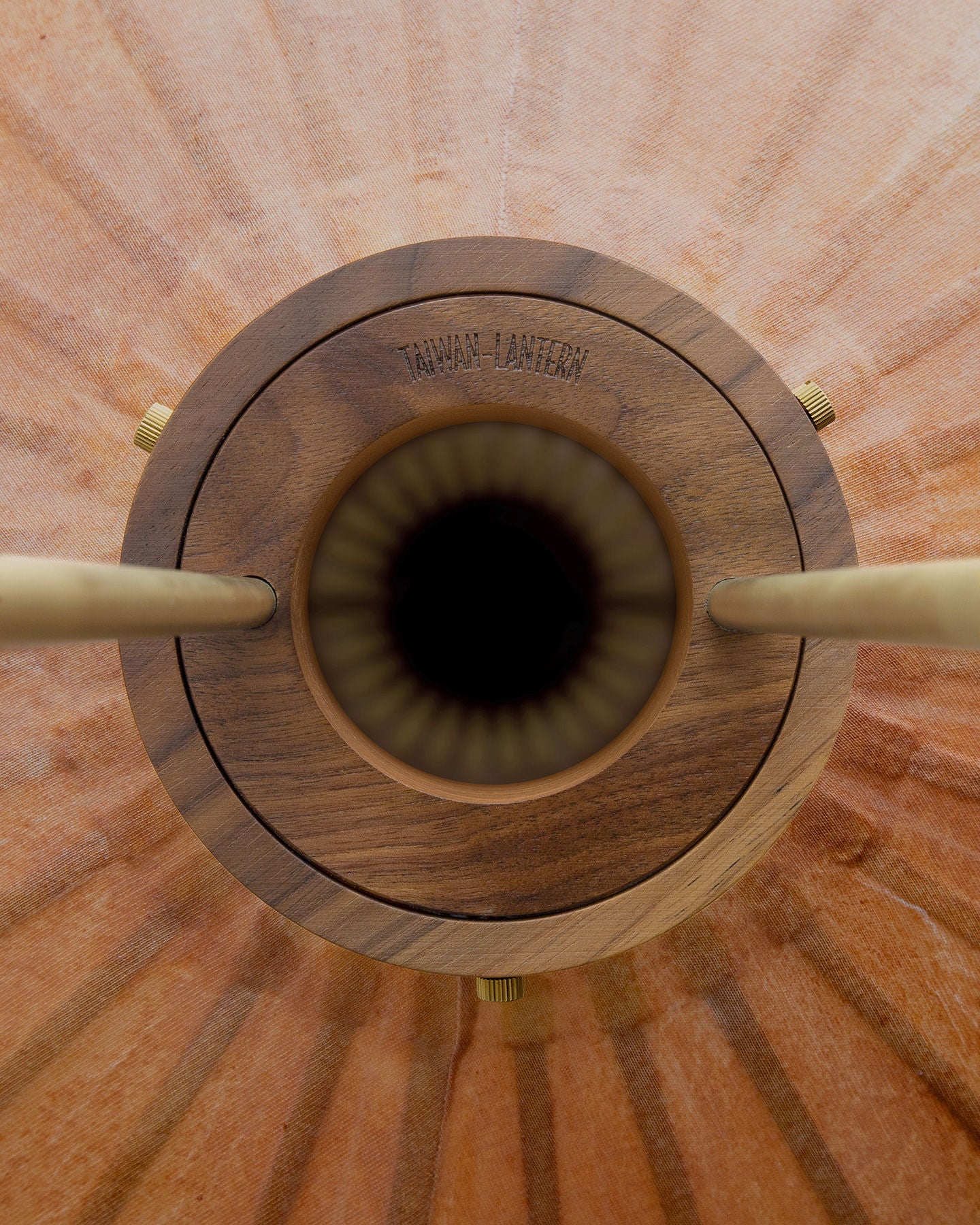 Tu, tuolo shape — top view of wooden base and fabric shade