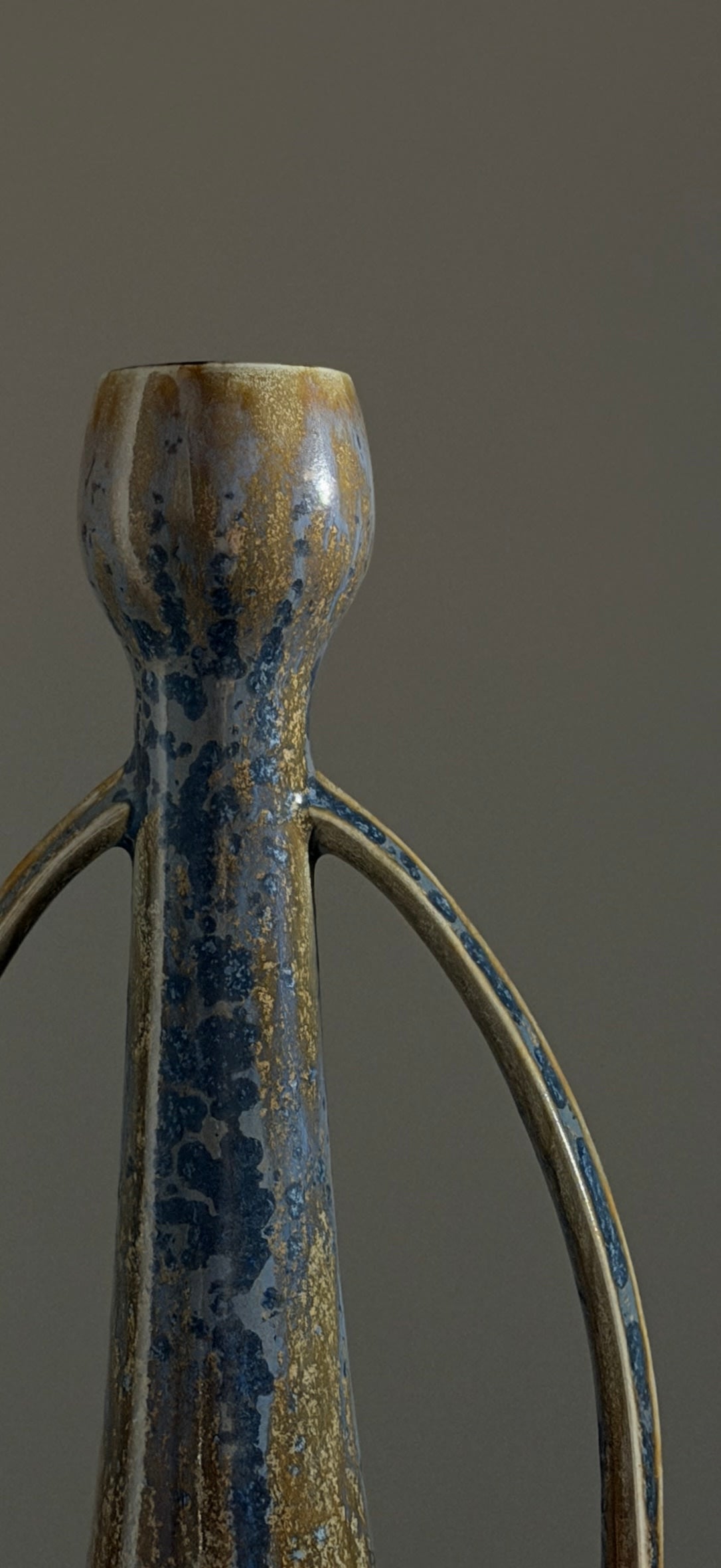 Pair of Art-deco vases by Gustave de Bruyn, France, circa 1920 — side angle