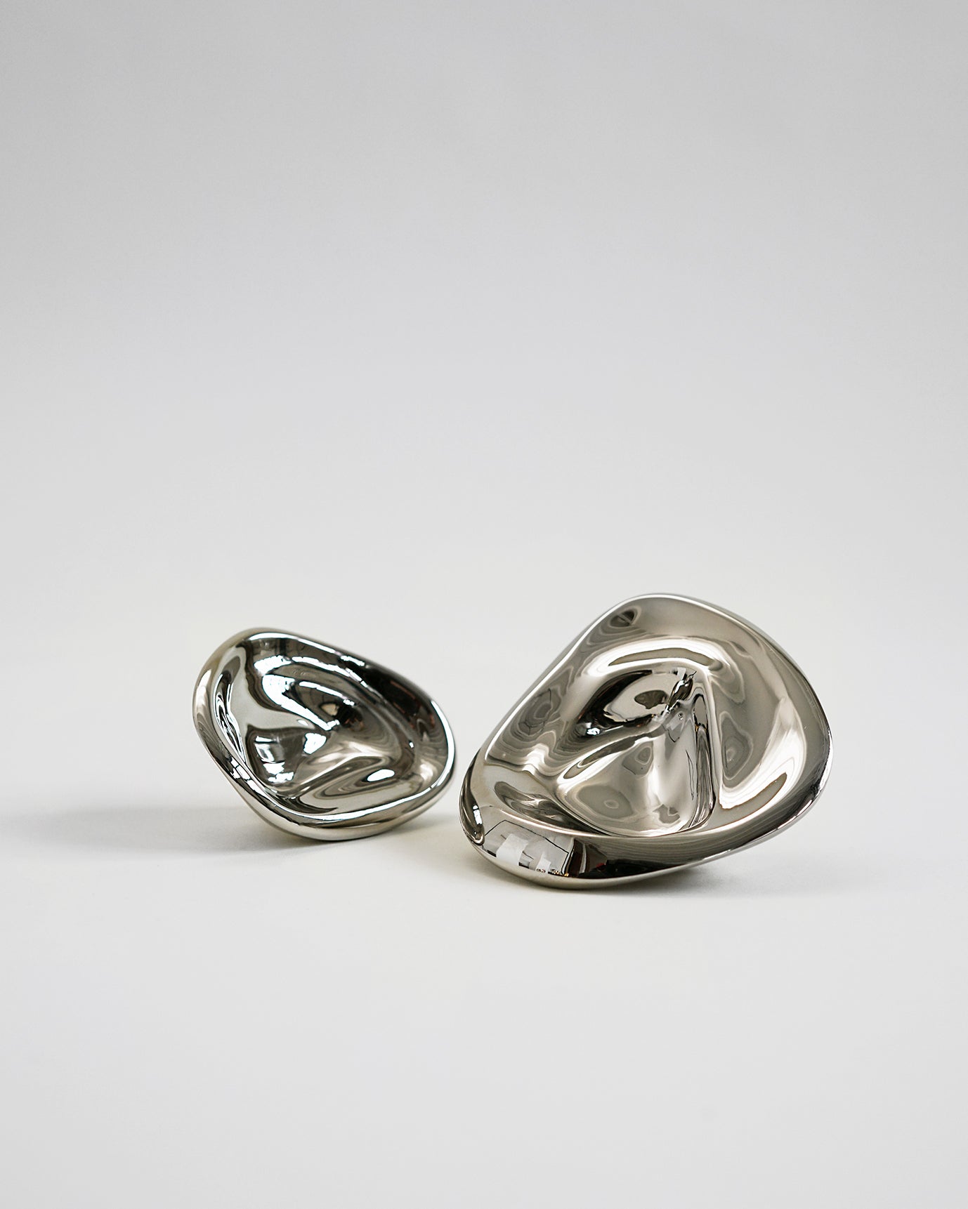 Ripple Hook - Small - Titanium — angled view on white background