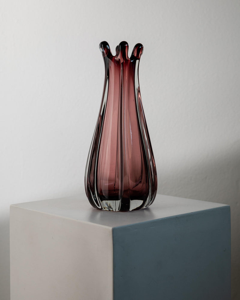 Vintage 1960s Large Murano Glass Vase, Organic Form in Berry Tone, Hand Blown Italian Art Glass, Sculptural Home Decor, Timeless Gift Idea — close-up