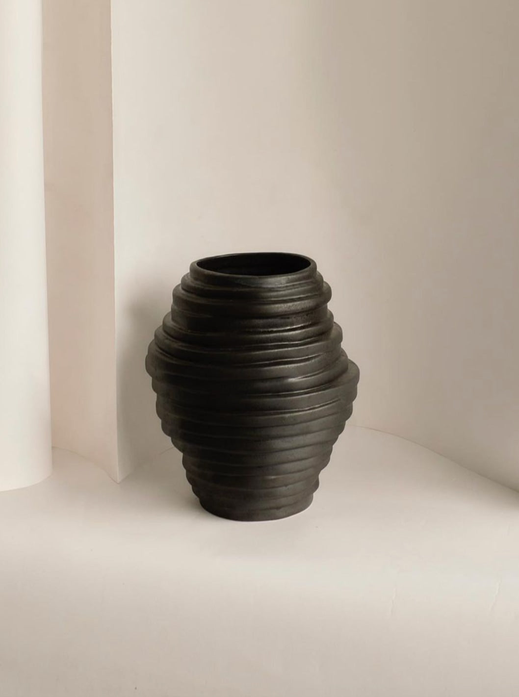 Alfonso Vase in Graphite — side angle showing ribbed texture