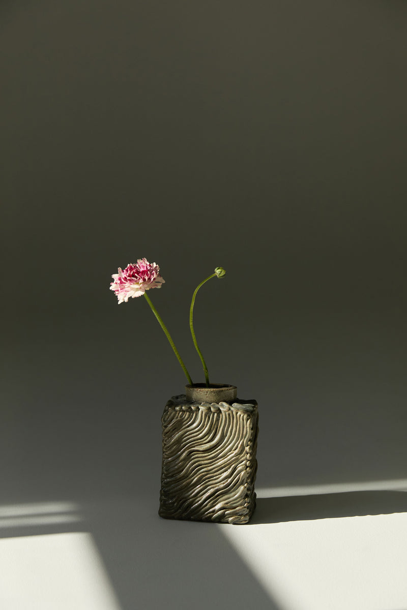 Psyché Small Abysse Irisé Ceramic vase  by lentiez-ceramics | The Oblist