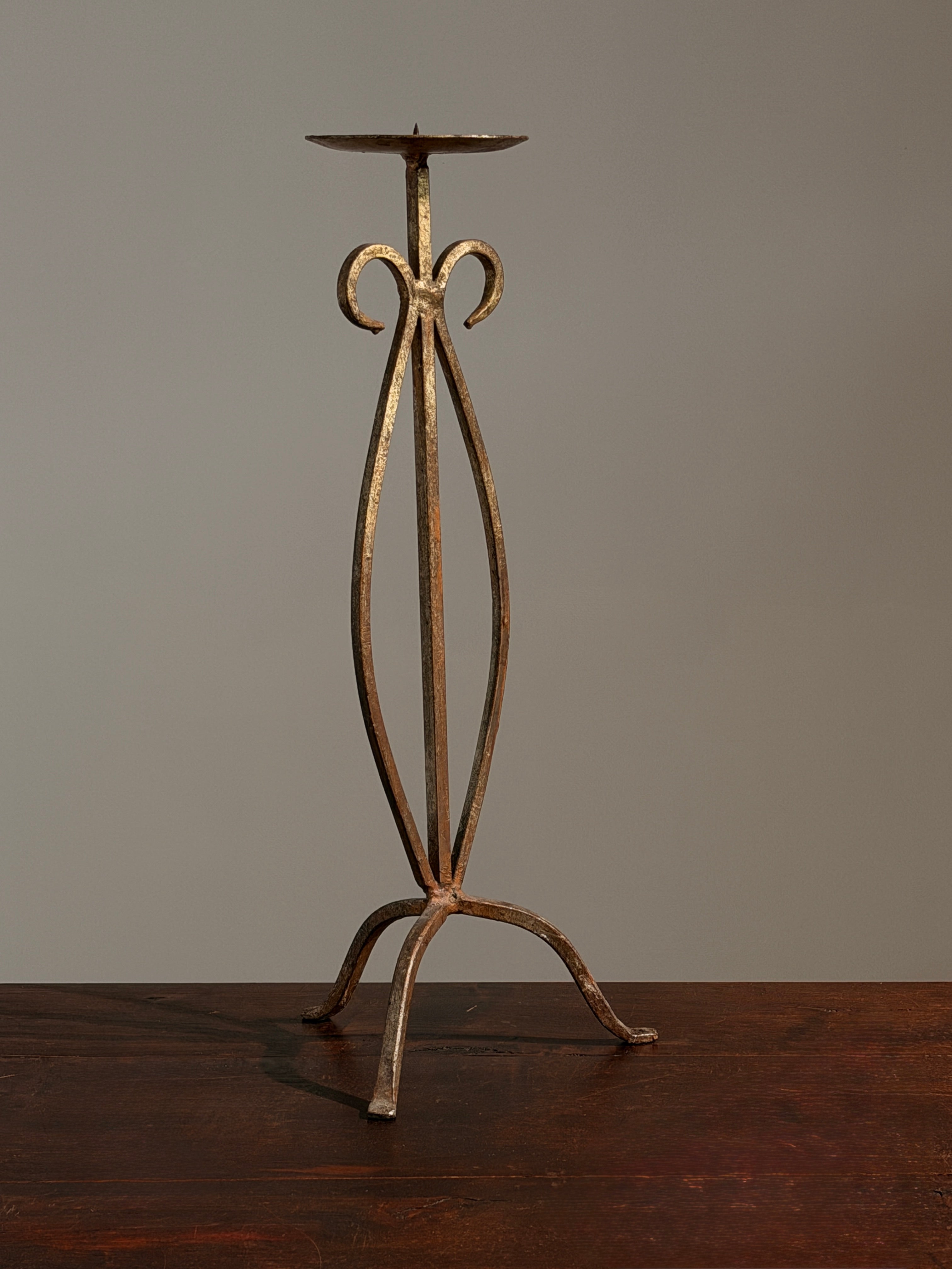 Large standing candlestick in gilt patinated metal, France, 1950.  — detail view