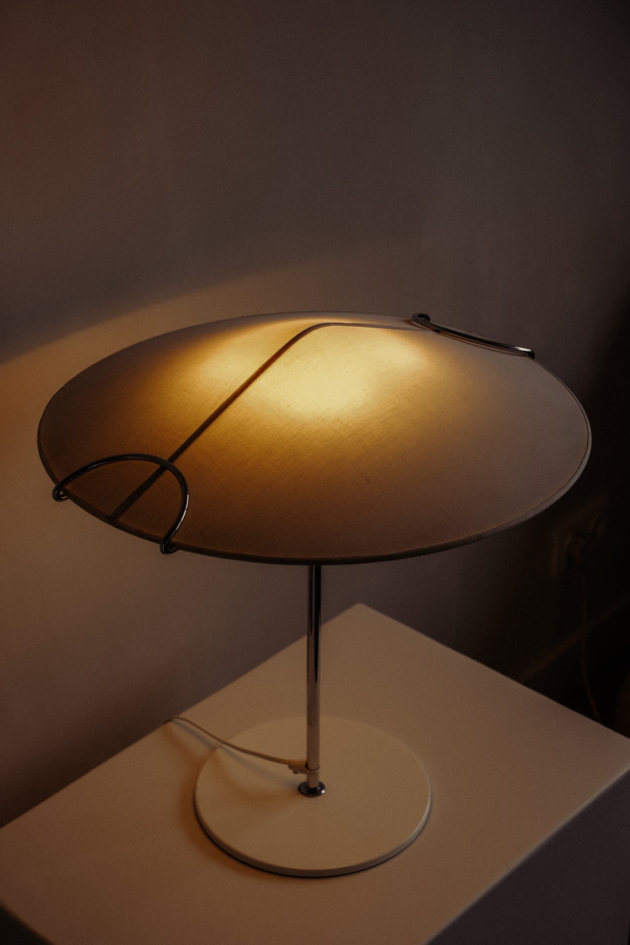 Cello" Table Lamp 1980s — top view of metal shade and base