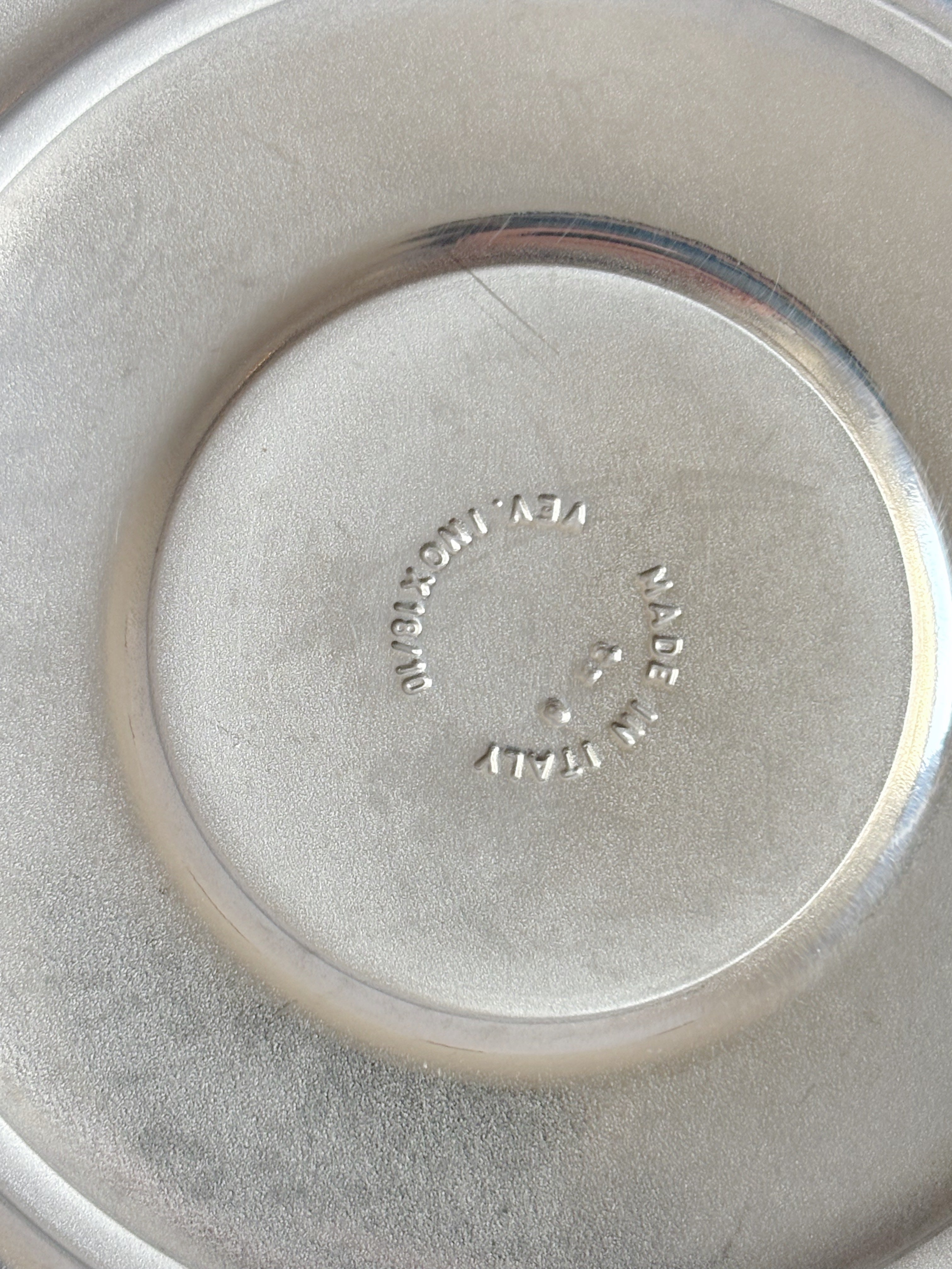 Kontessa Moka Set, c. 1980's Italy — top view of polished aluminum base