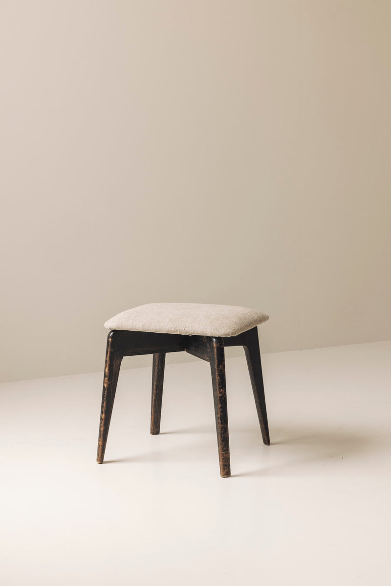Modernist French stool from the 1950s. — detail view