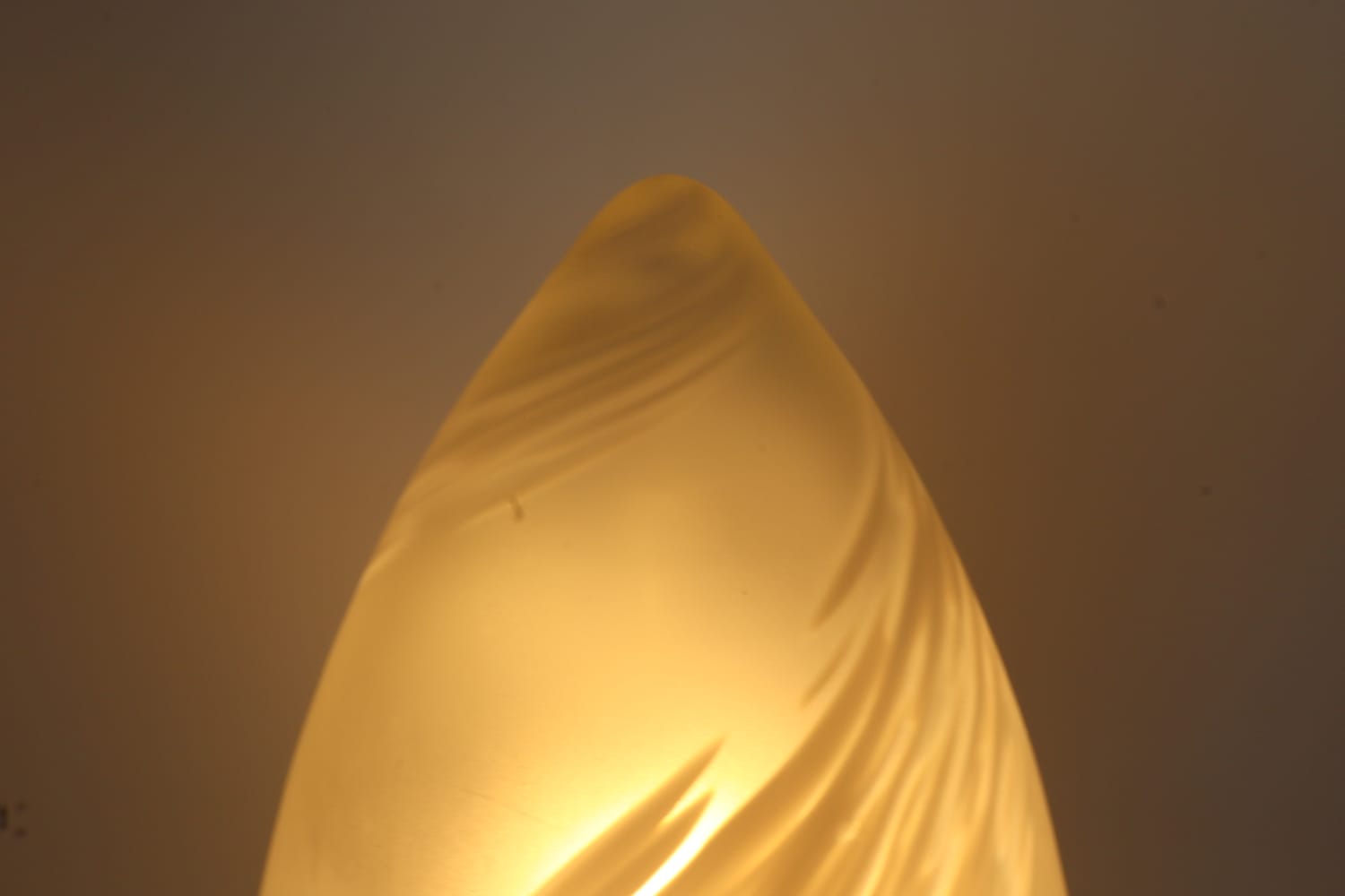Vintage Murano Swirl Glass Egg Table Lamp – Italy, 1970s — side angle