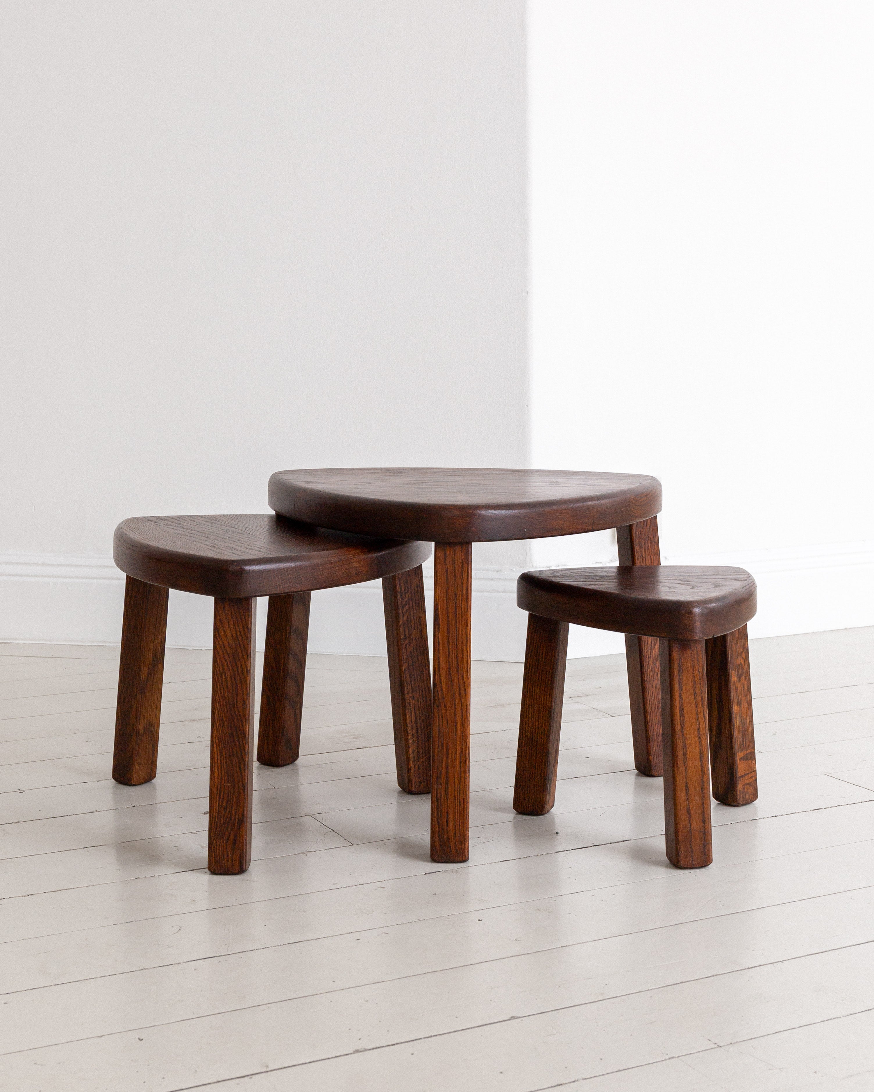 Set of Three Oak Brutalist Nesting Tables, Netherlands, 1970s — side angle showing rich wood grain and sturdy legs