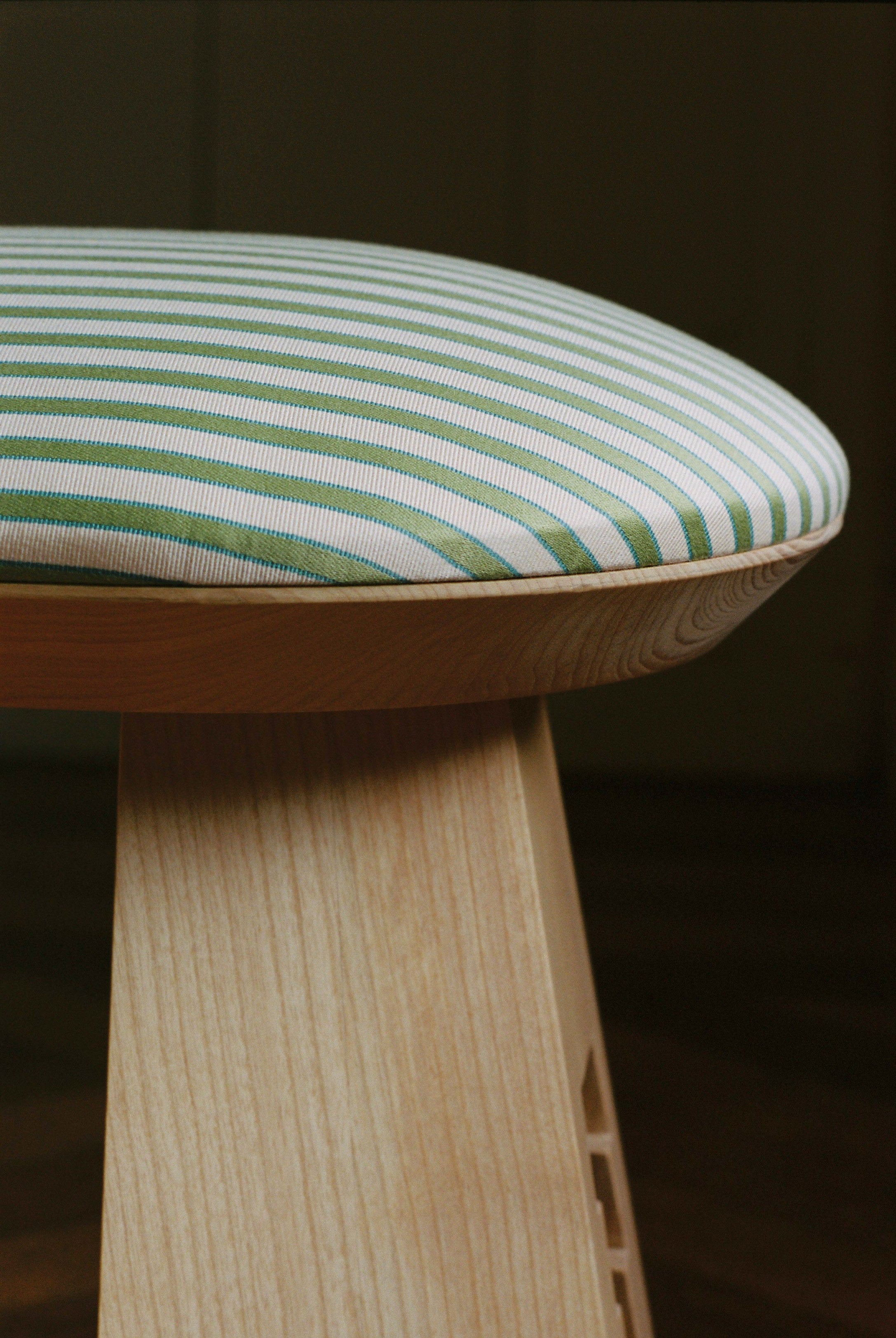 CARMO BENCH — detail view